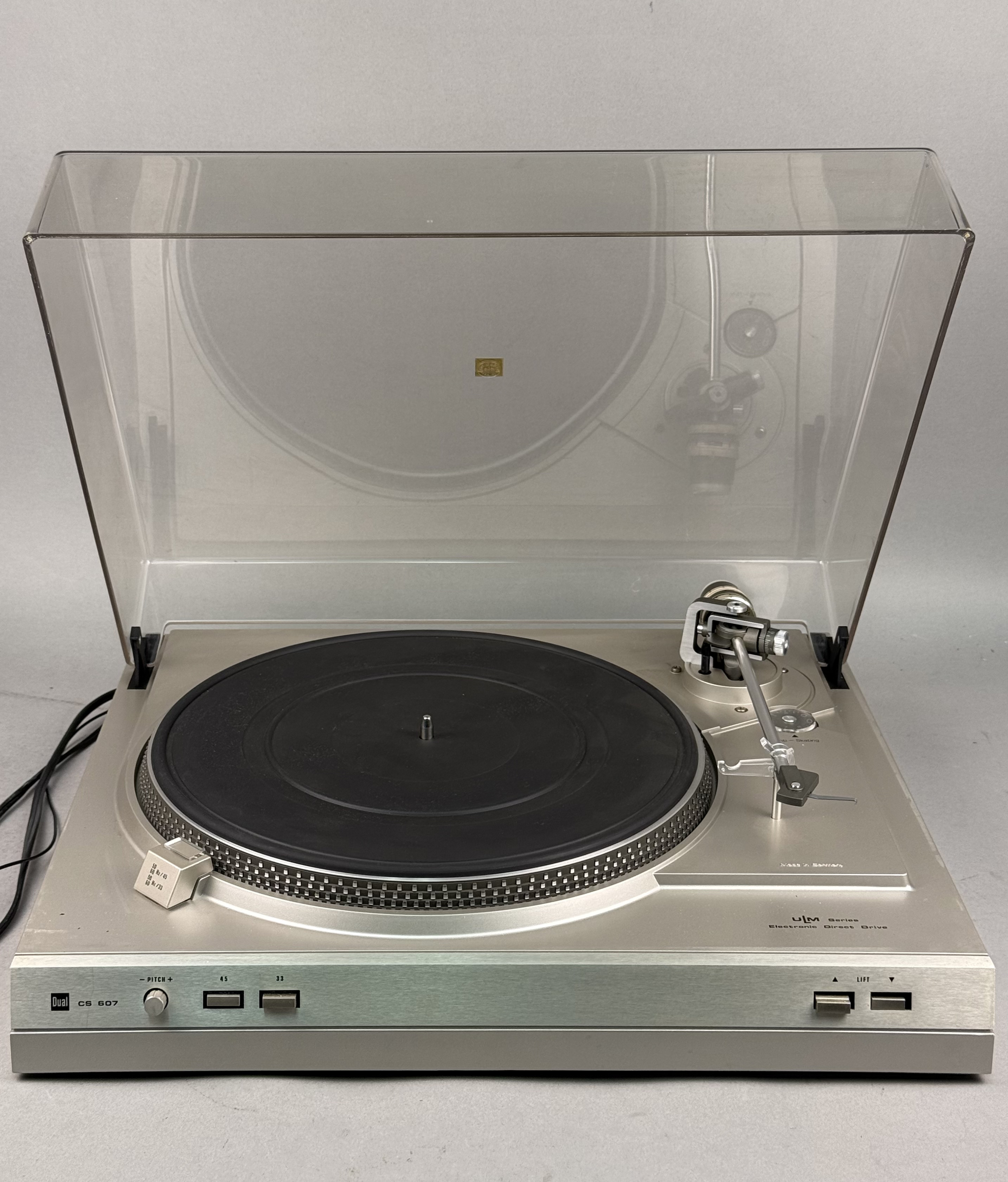 Dual CS 607 Direct-Drive Turntable
