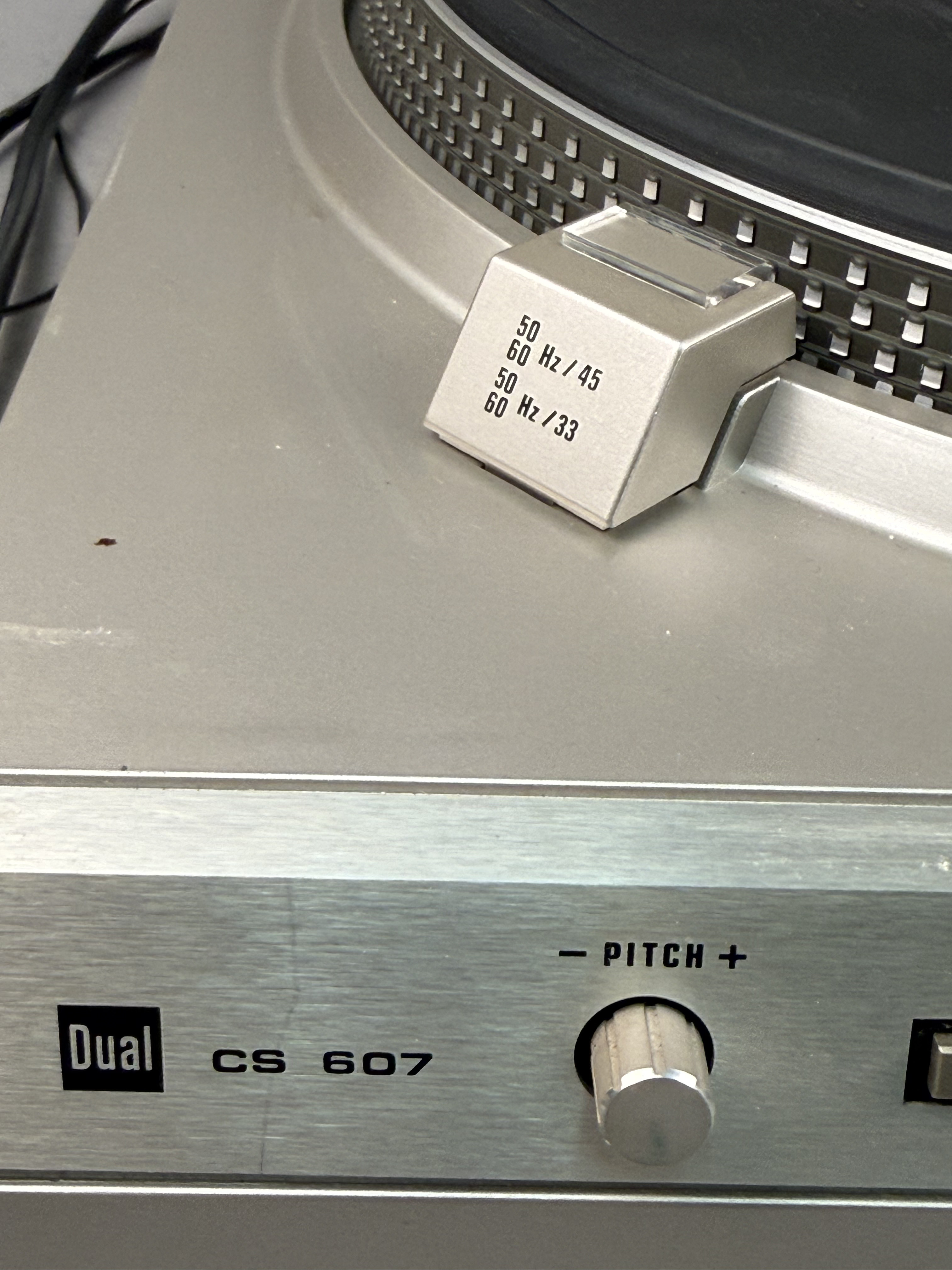 Dual CS 607 Direct-Drive Turntable