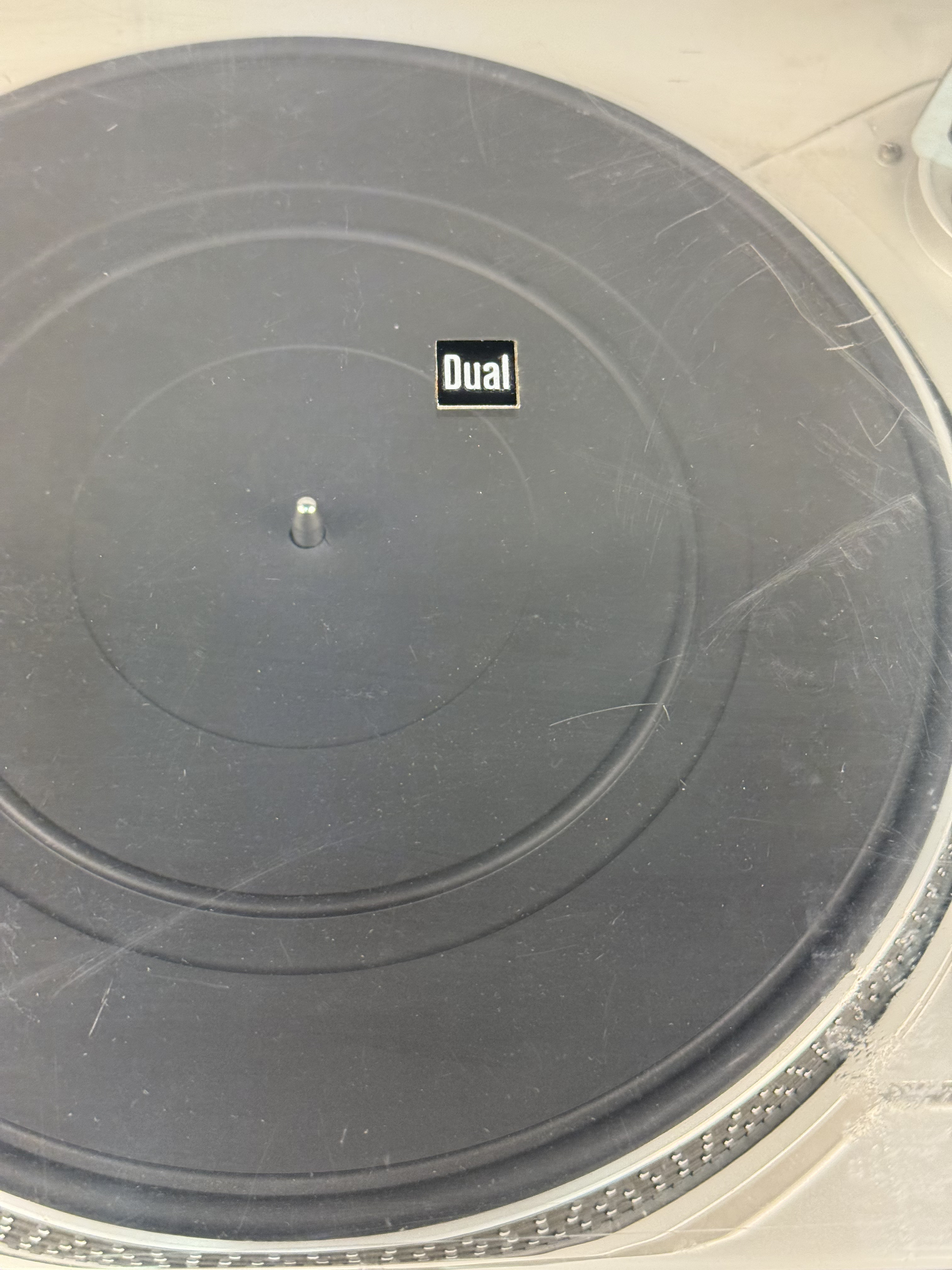 Dual CS 607 Direct-Drive Turntable