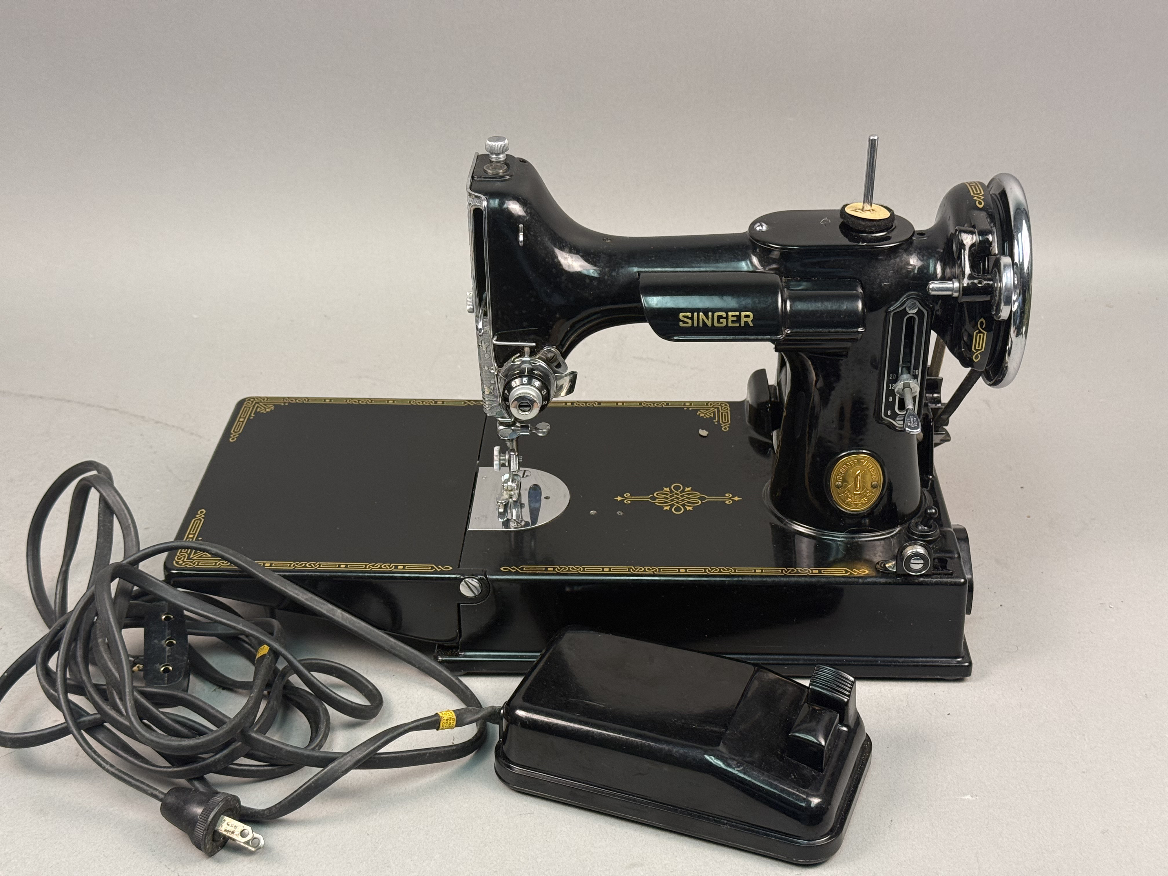 Singer Model 221-1 Featherweight Sewing Machine