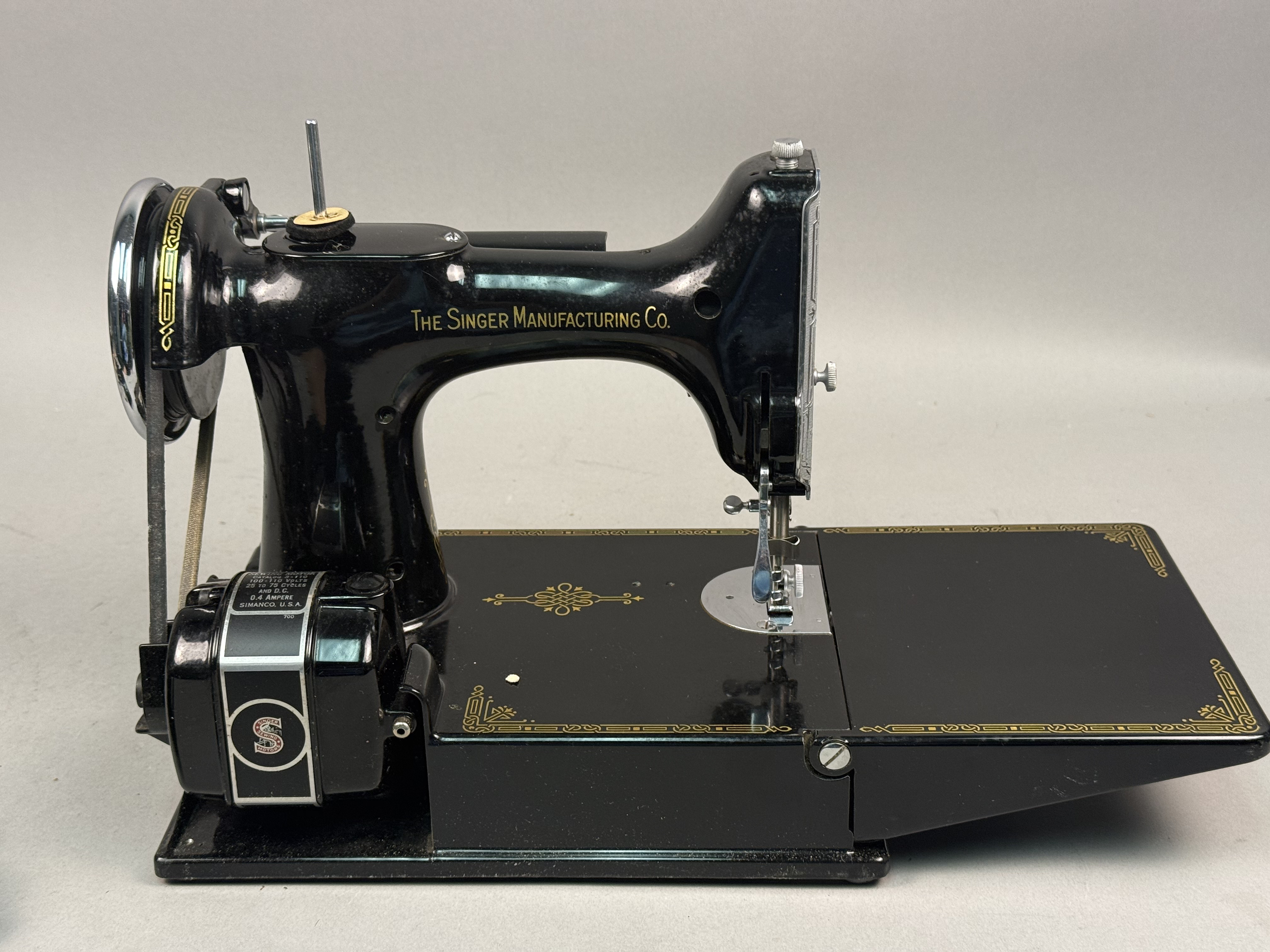 Singer Model 221-1 Featherweight Sewing Machine