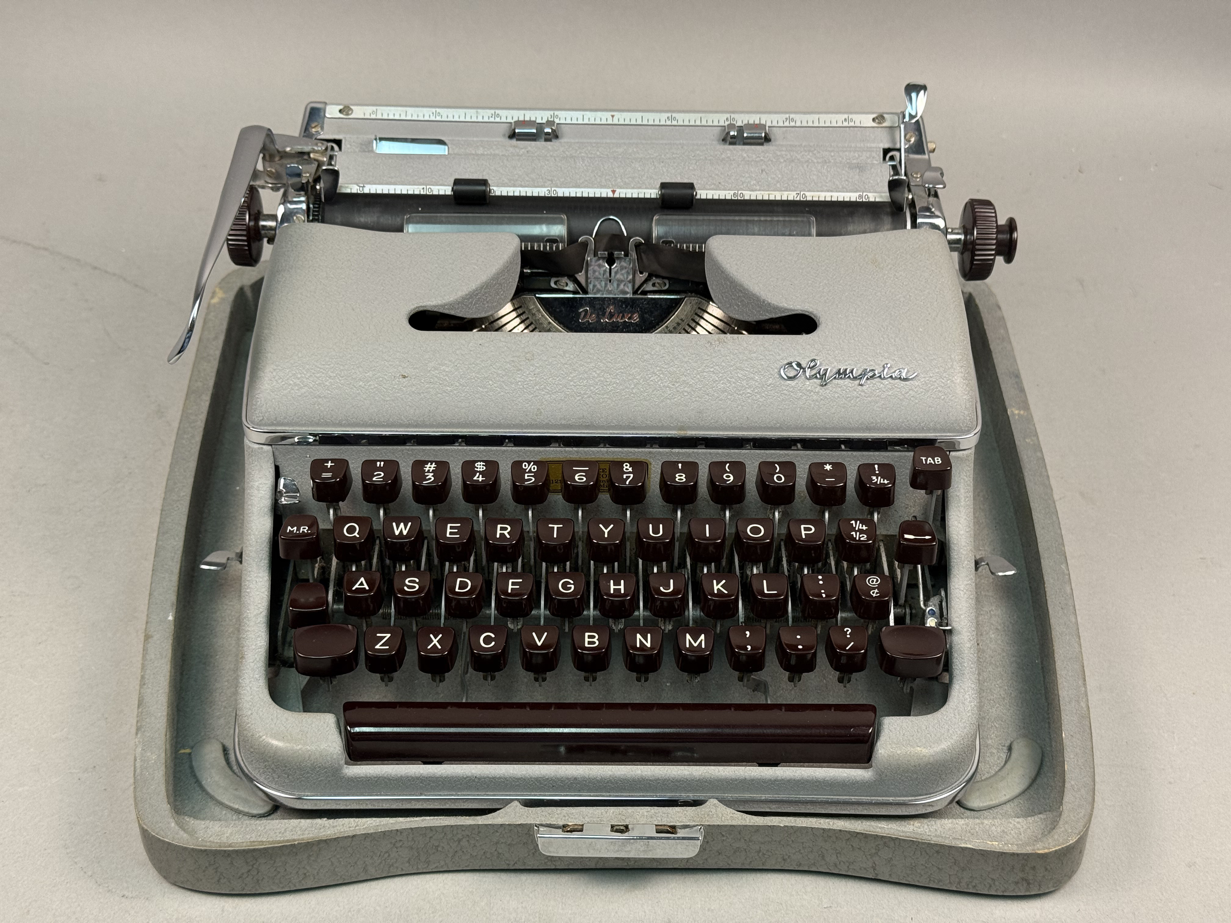 Olympia SM3 De Luxe Typewriter