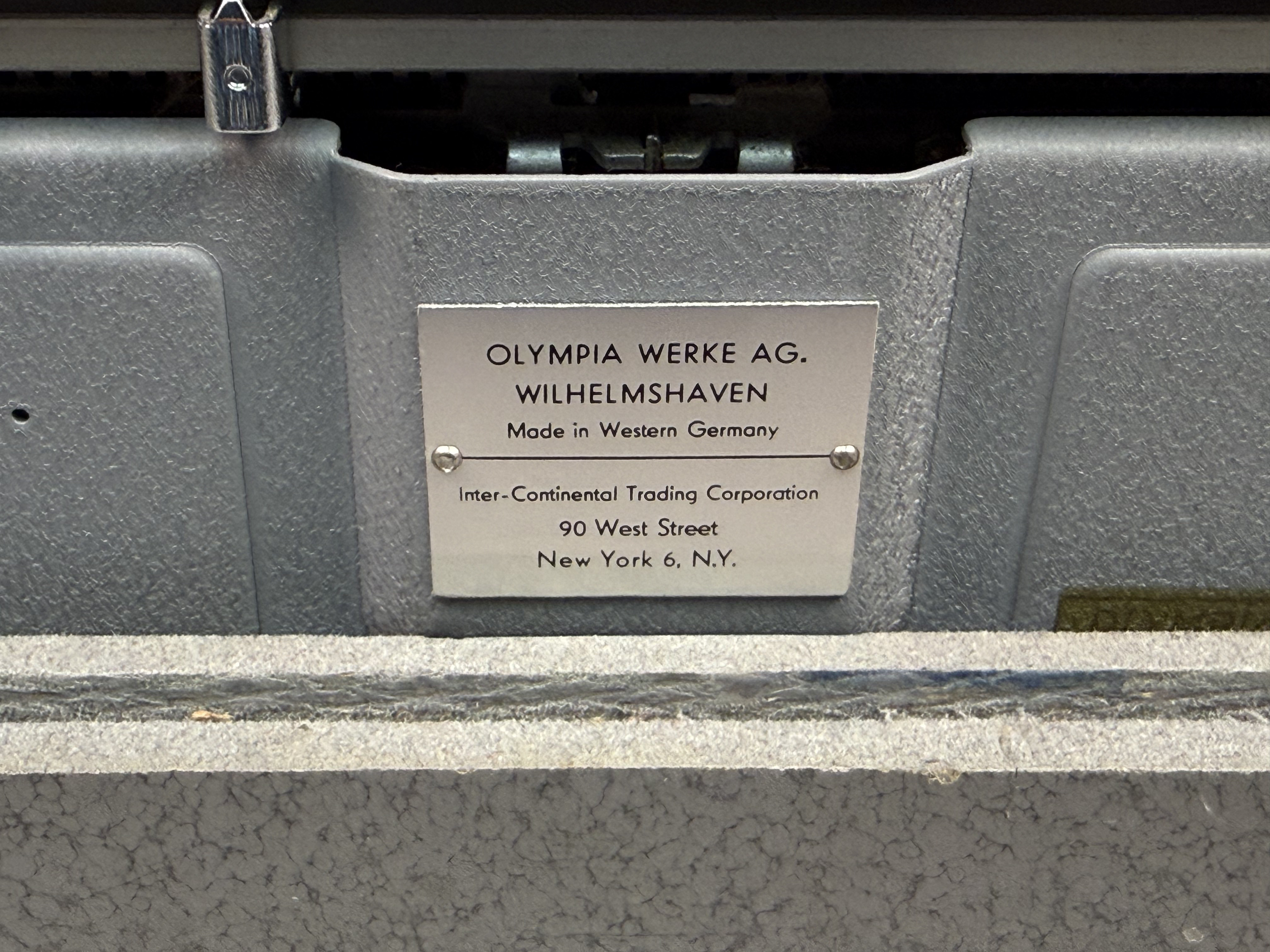 Olympia SM3 De Luxe Typewriter