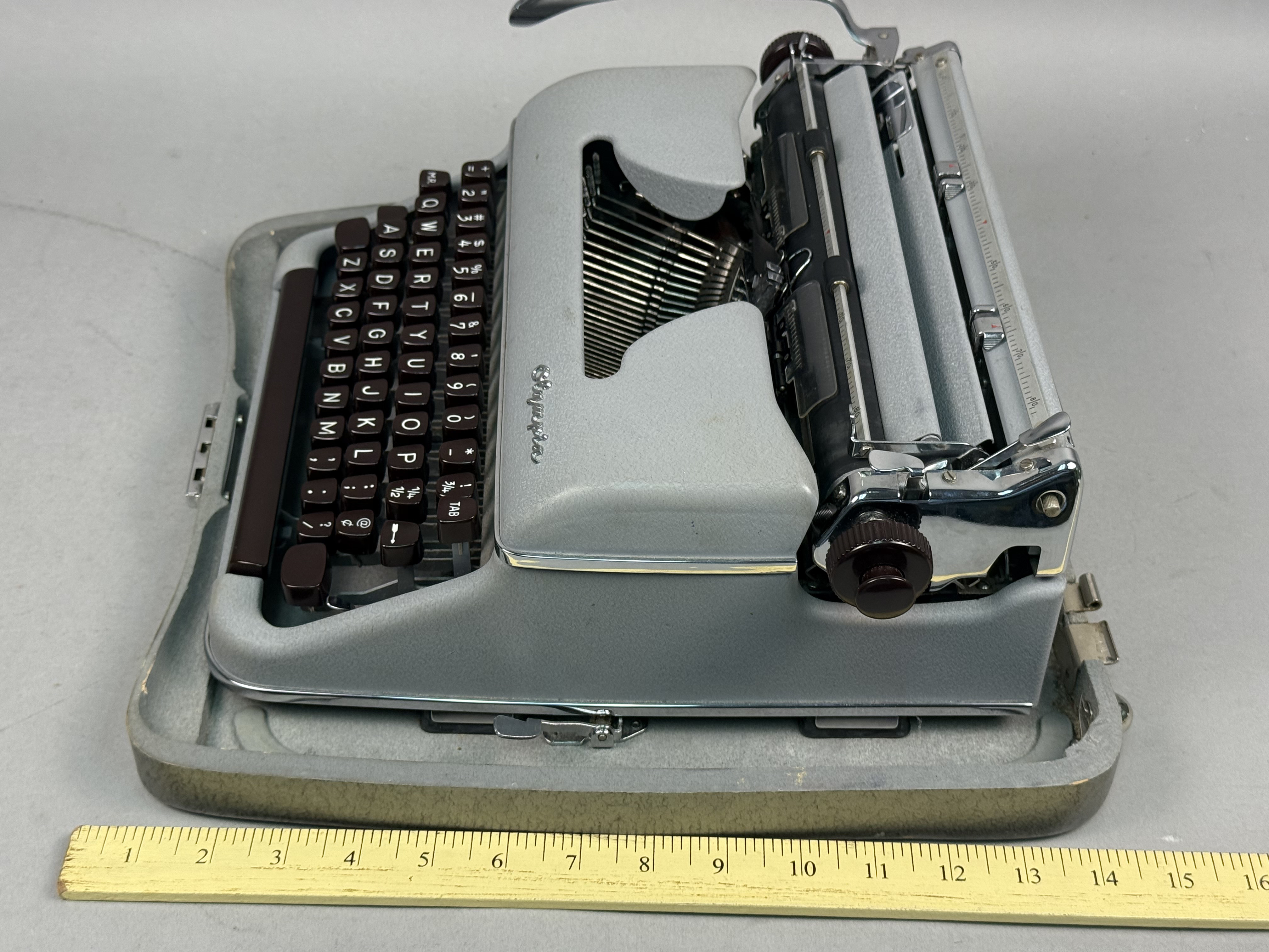 Olympia SM3 De Luxe Typewriter