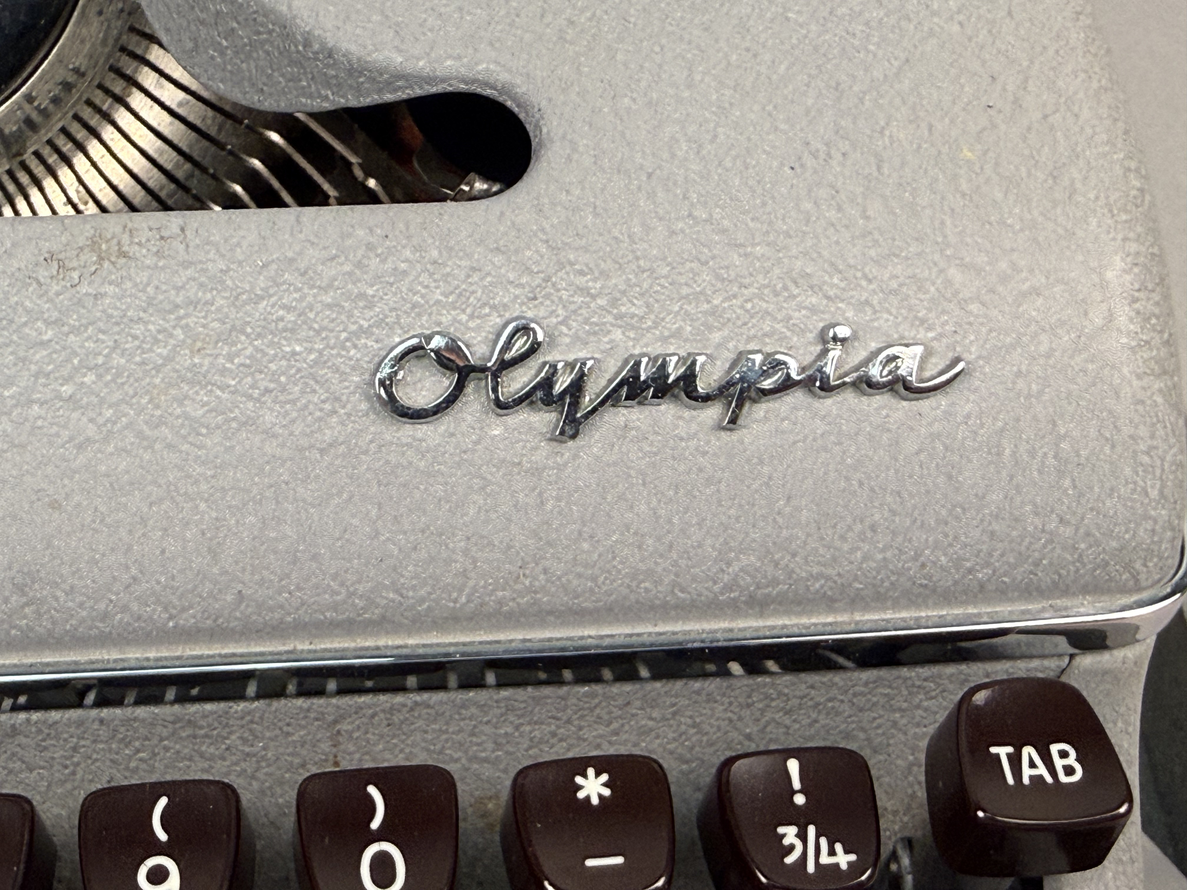 Olympia SM3 De Luxe Typewriter