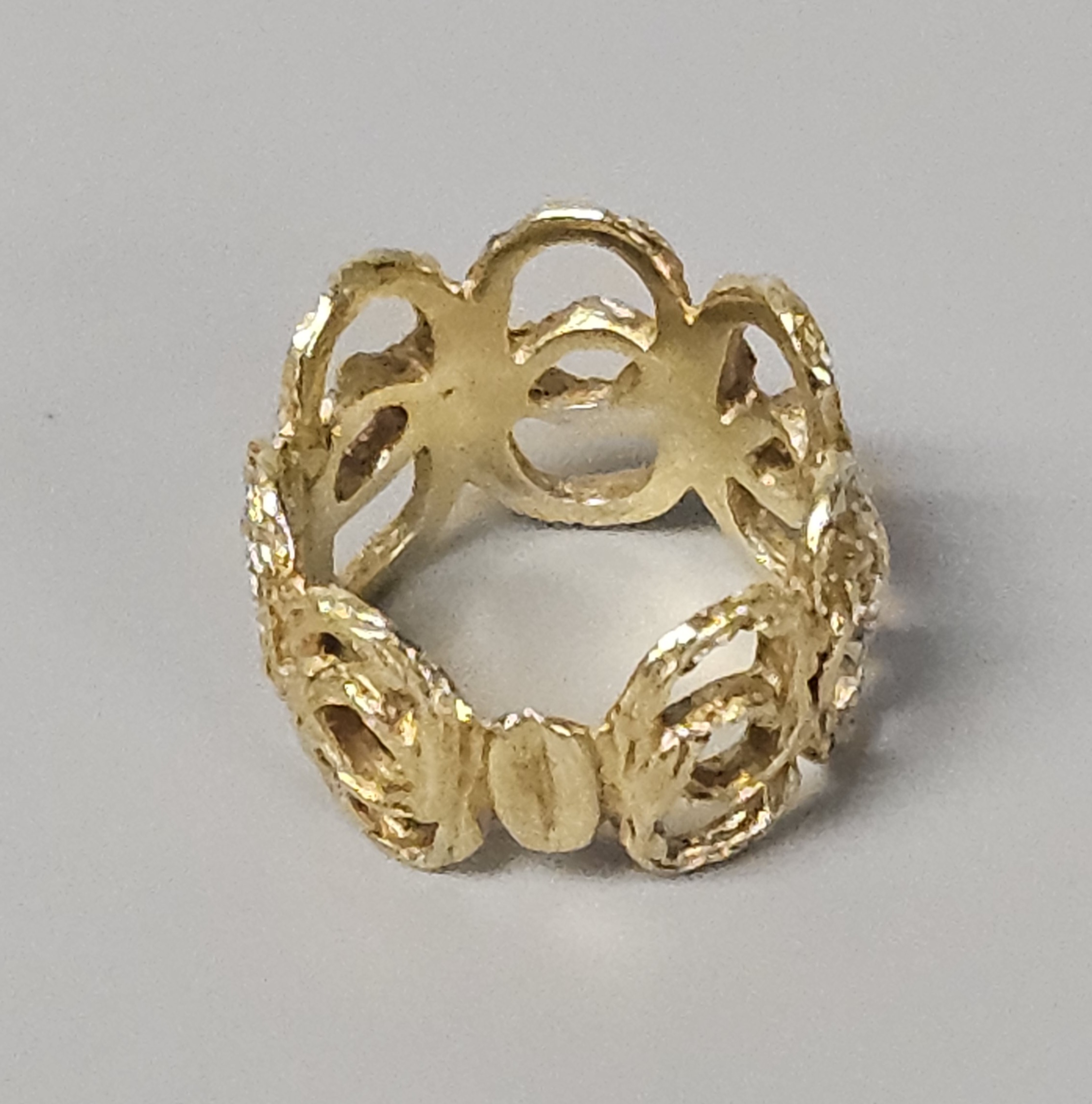 14K Openwork Textured Band Ring 4.8 Grams