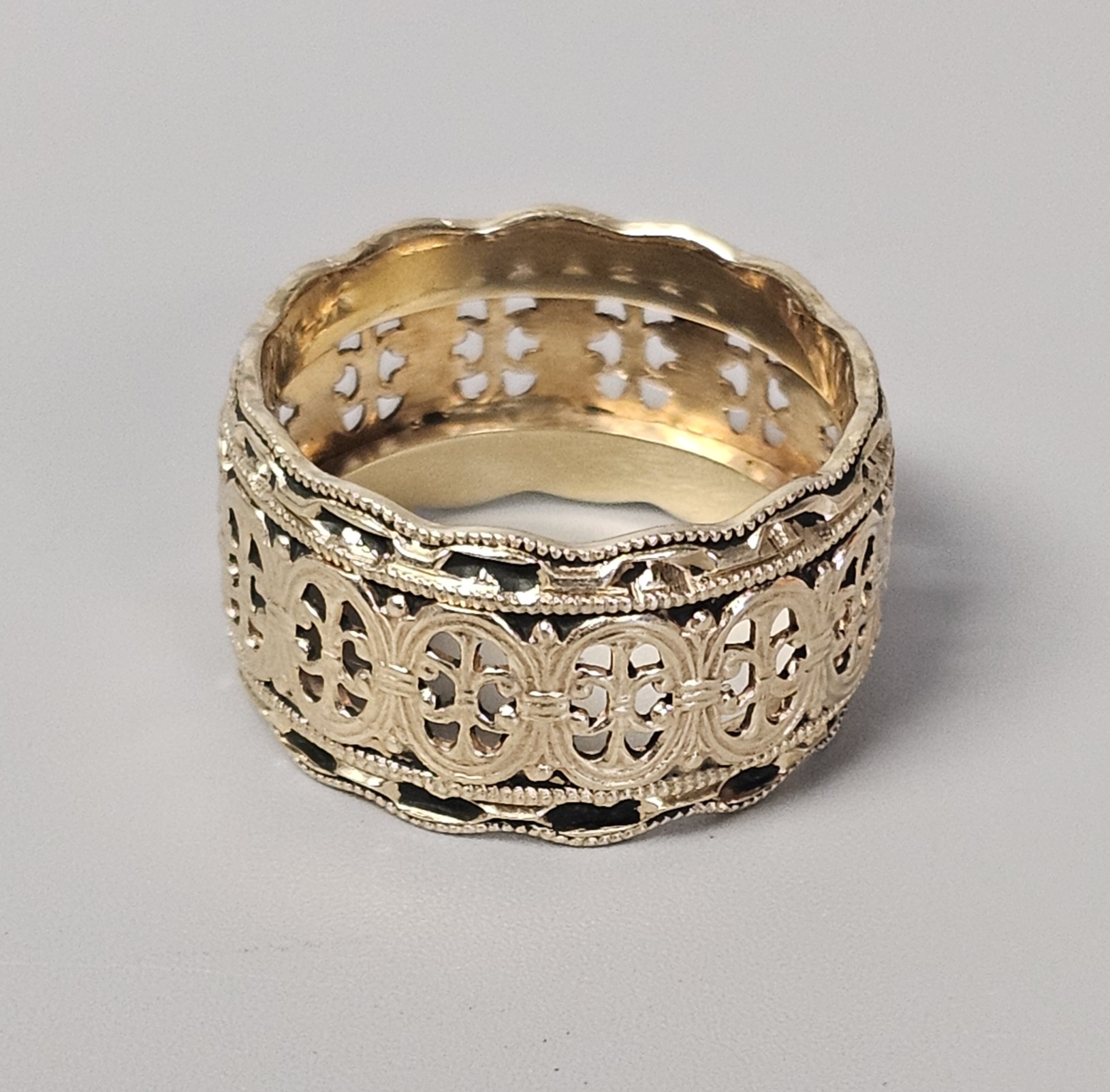 14K Gold Filigree Band Ring 7.6 Grams