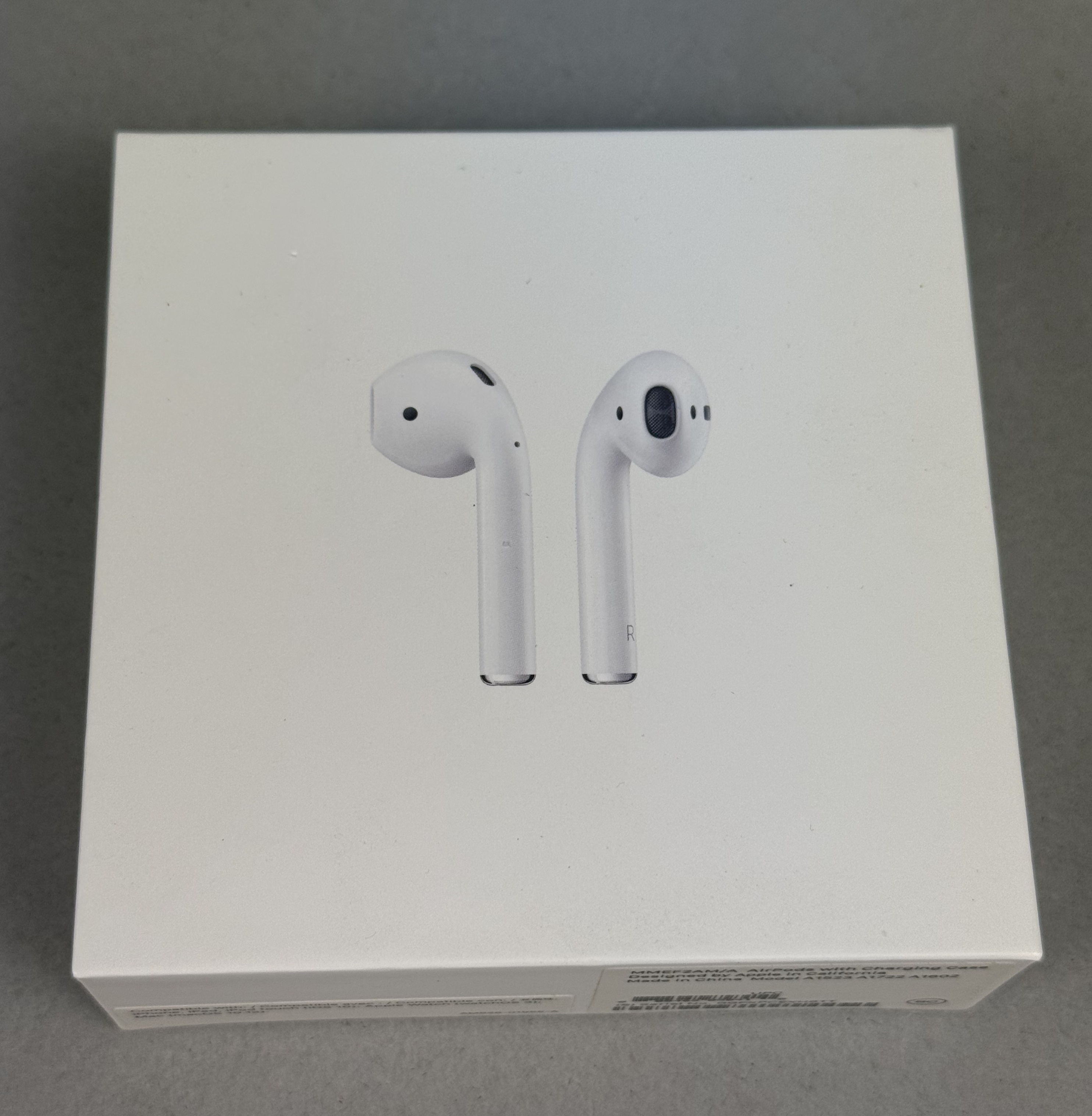 Apple AirPods With Case