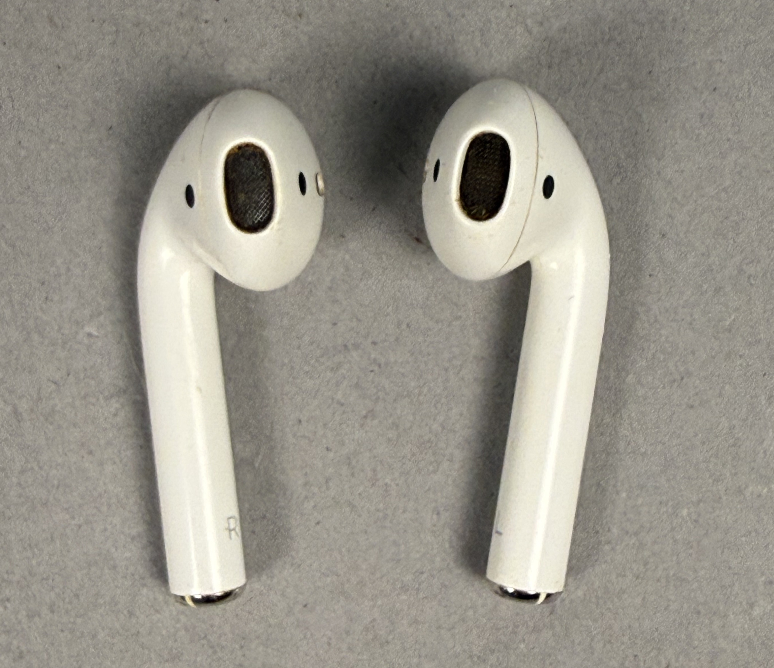 Apple AirPods With Case