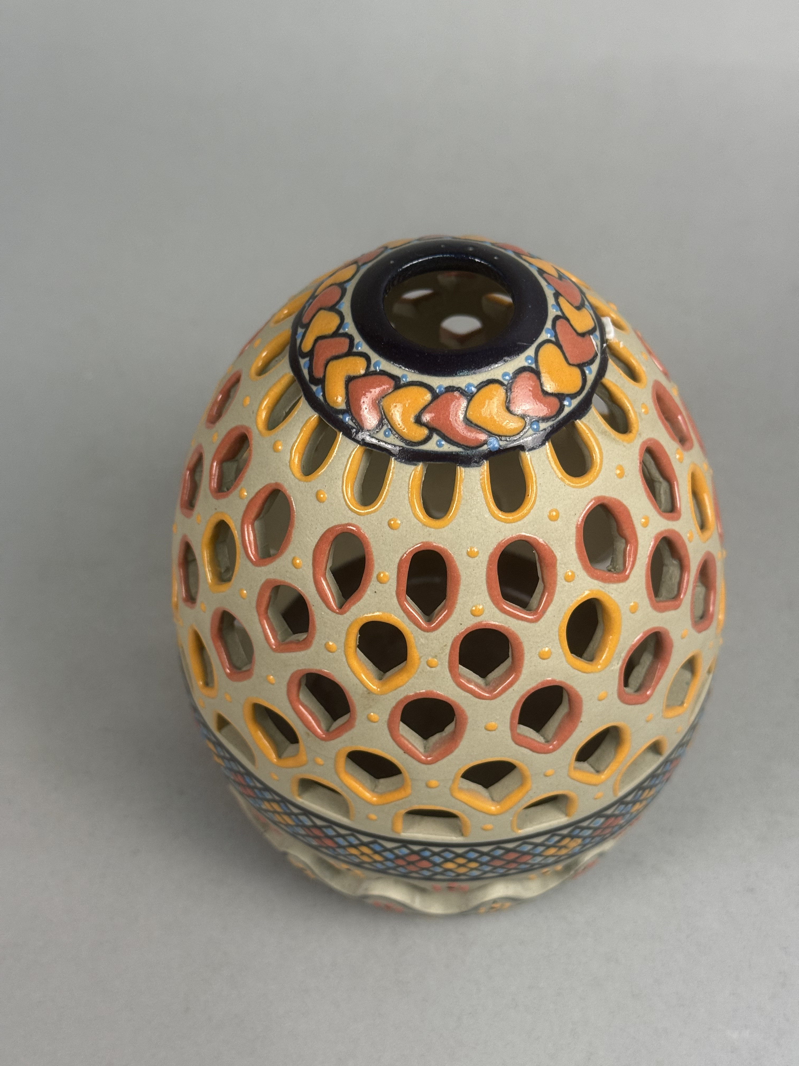 Servin Mexico Reticulated Stoneware Egg