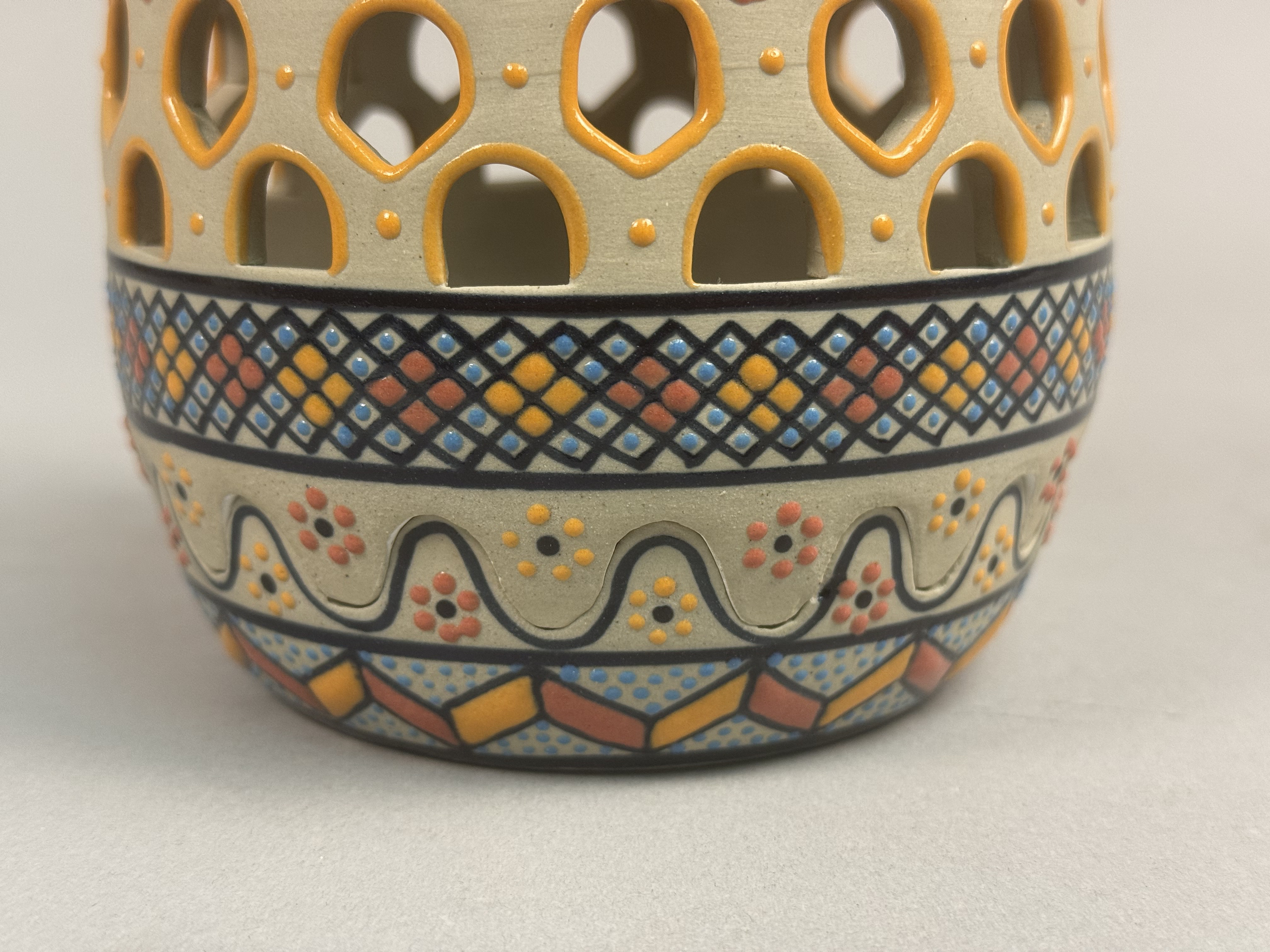 Servin Mexico Reticulated Stoneware Egg