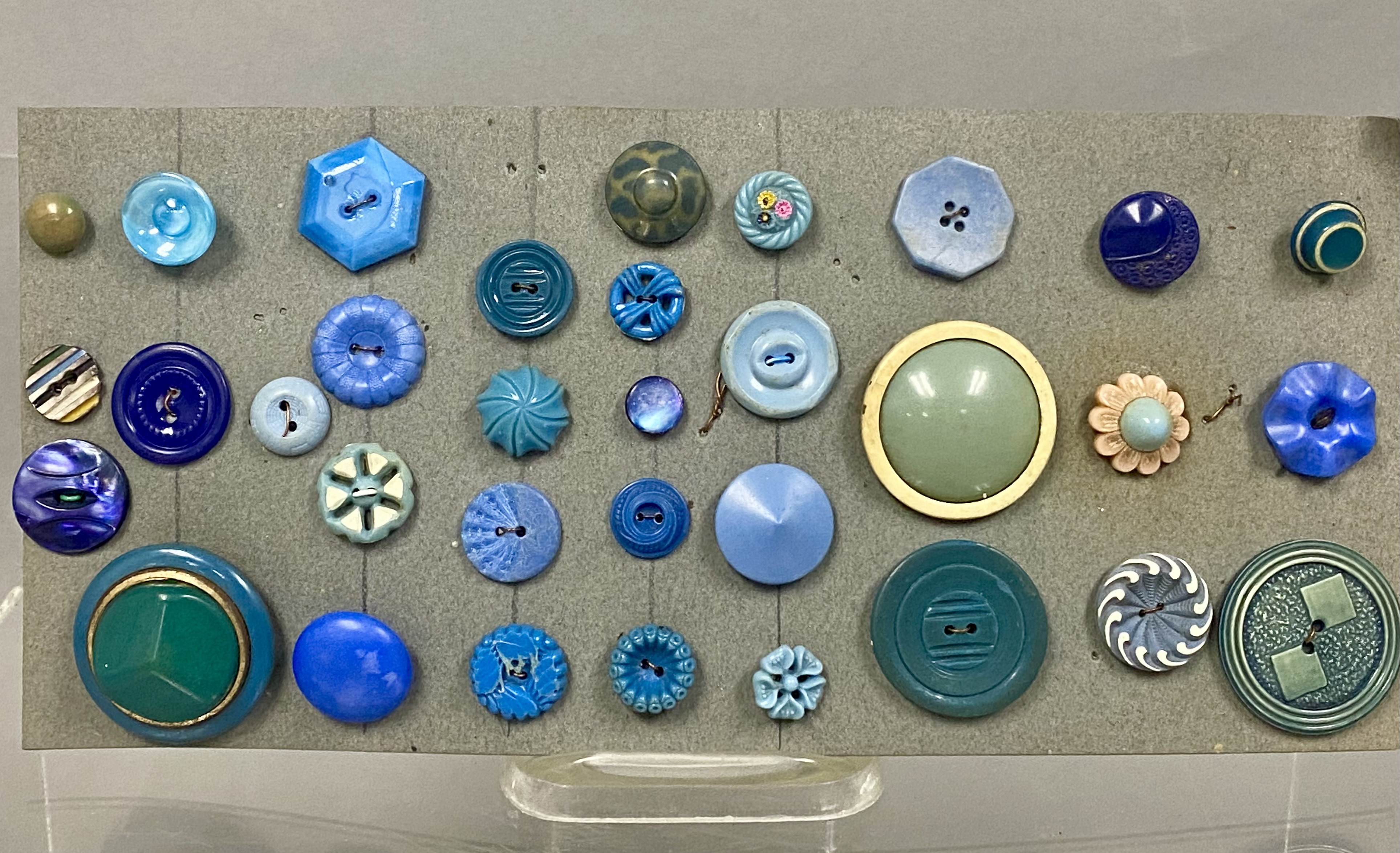 Collection of 100 Vintage Blue Buttons