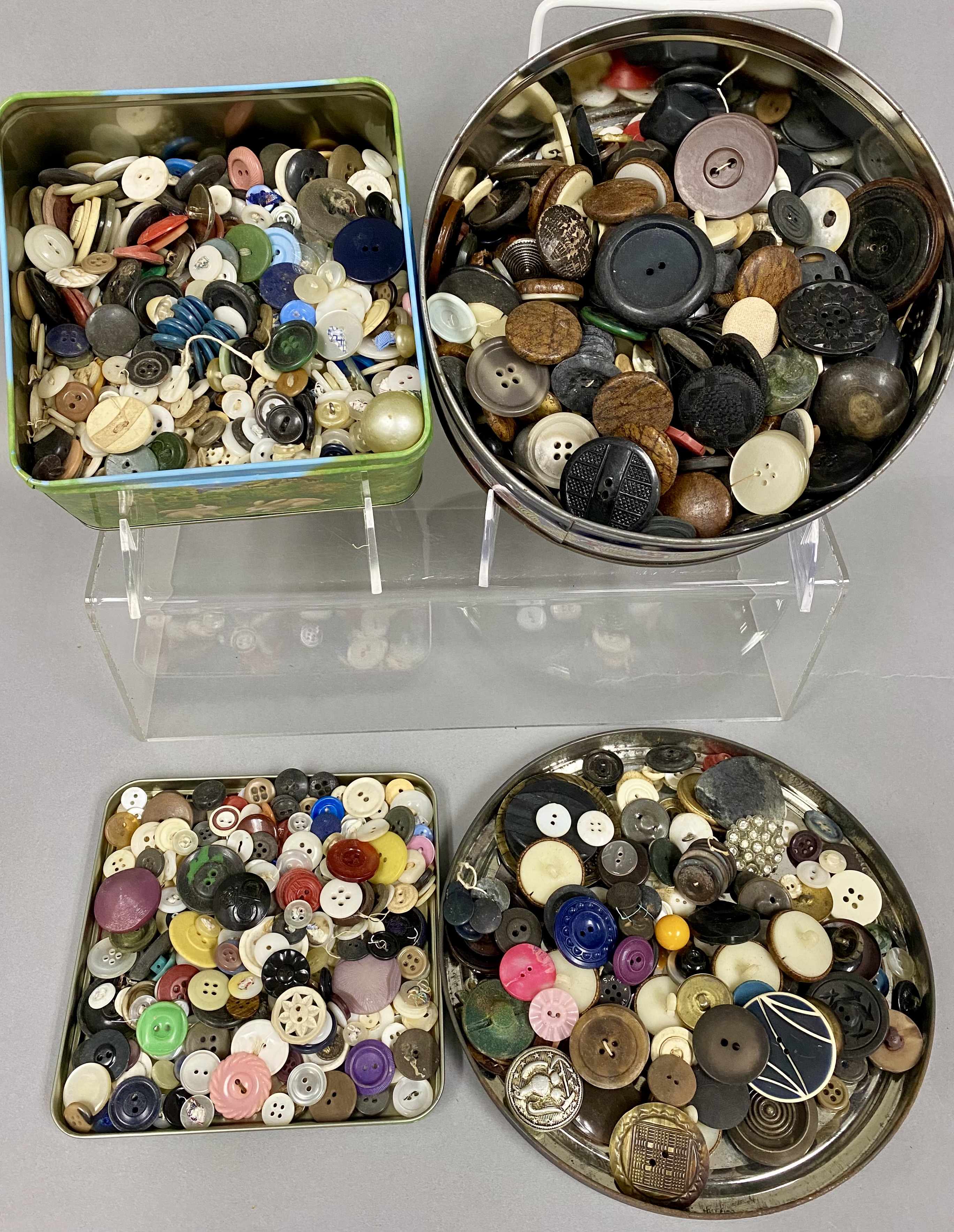 Collection of Assorted Vintage Mixed Buttons