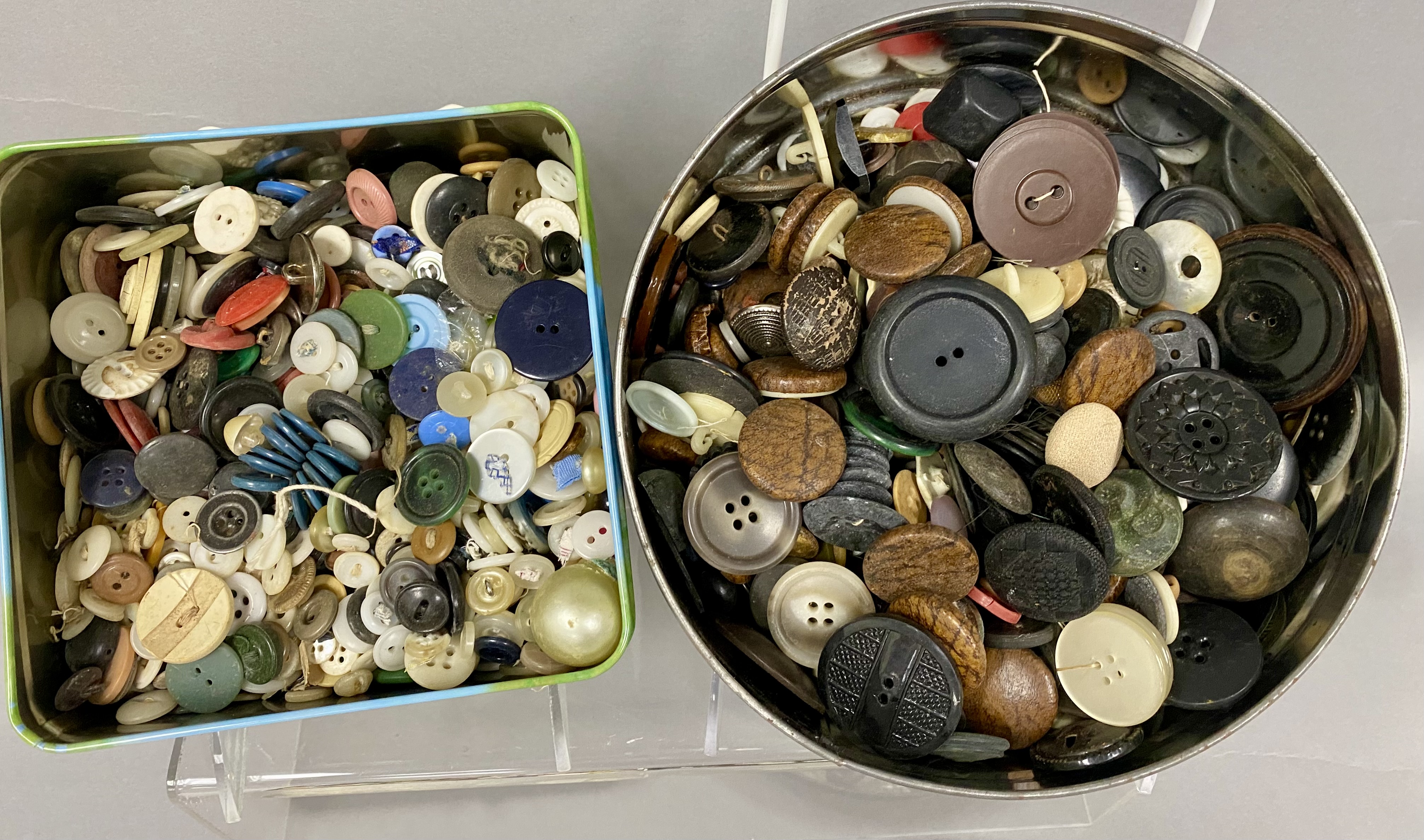 Collection of Assorted Vintage Mixed Buttons