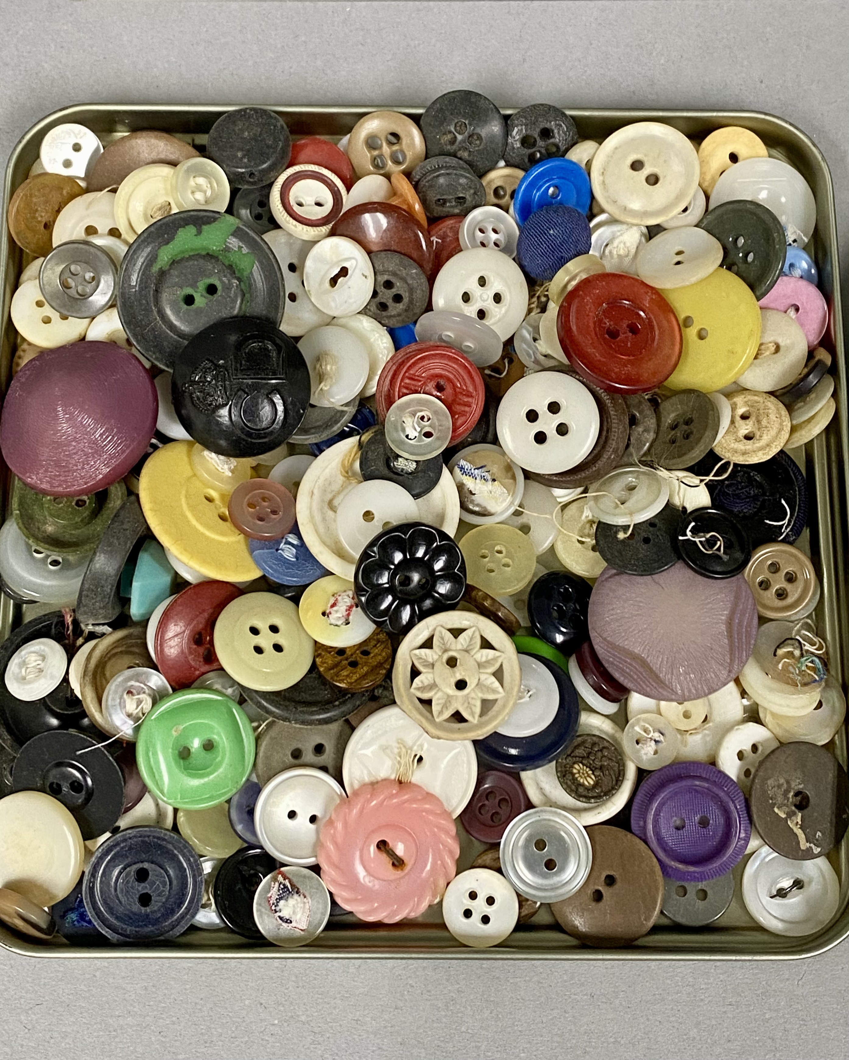 Collection of Assorted Vintage Mixed Buttons