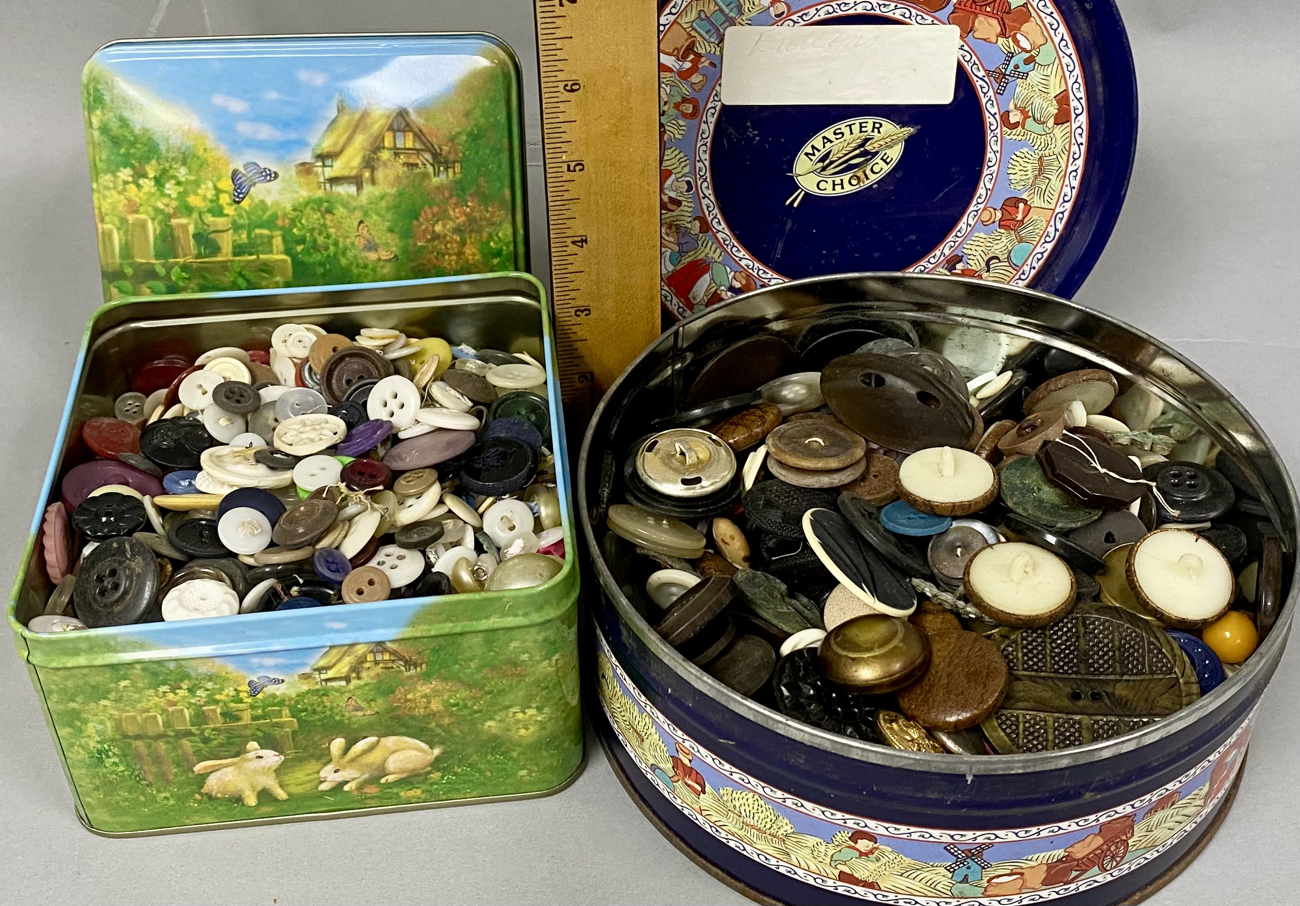 Collection of Assorted Vintage Mixed Buttons