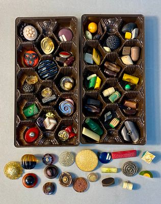 Vintage Bakelite and Plastic Button Collection. An assortment of 70 vintage buttons featuring 
