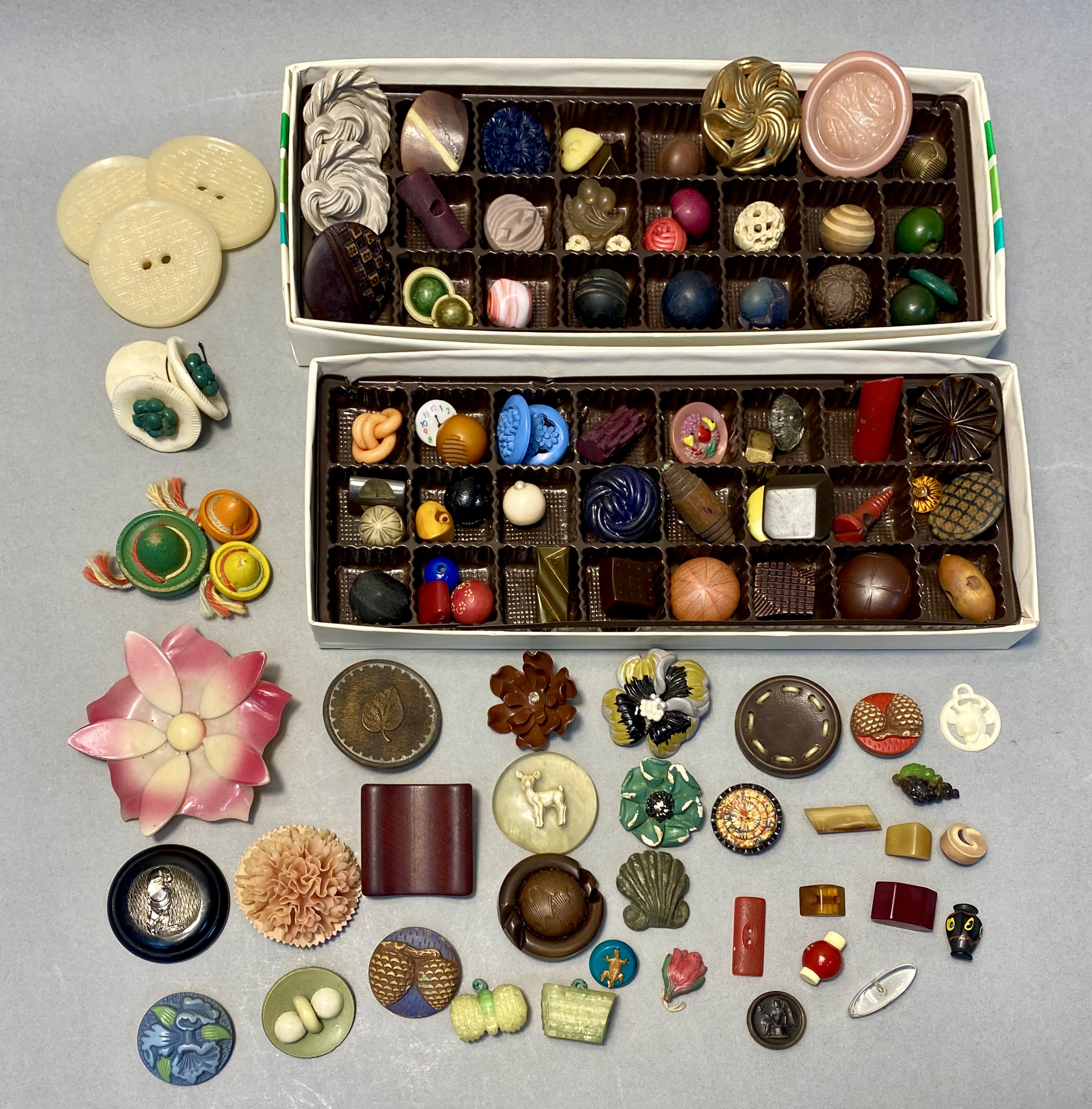 Assortment of Vintage Early Plastic Buttons
