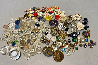Assorted Vintage and Antique Buttons. This comprehensive collection features an array of vintage 