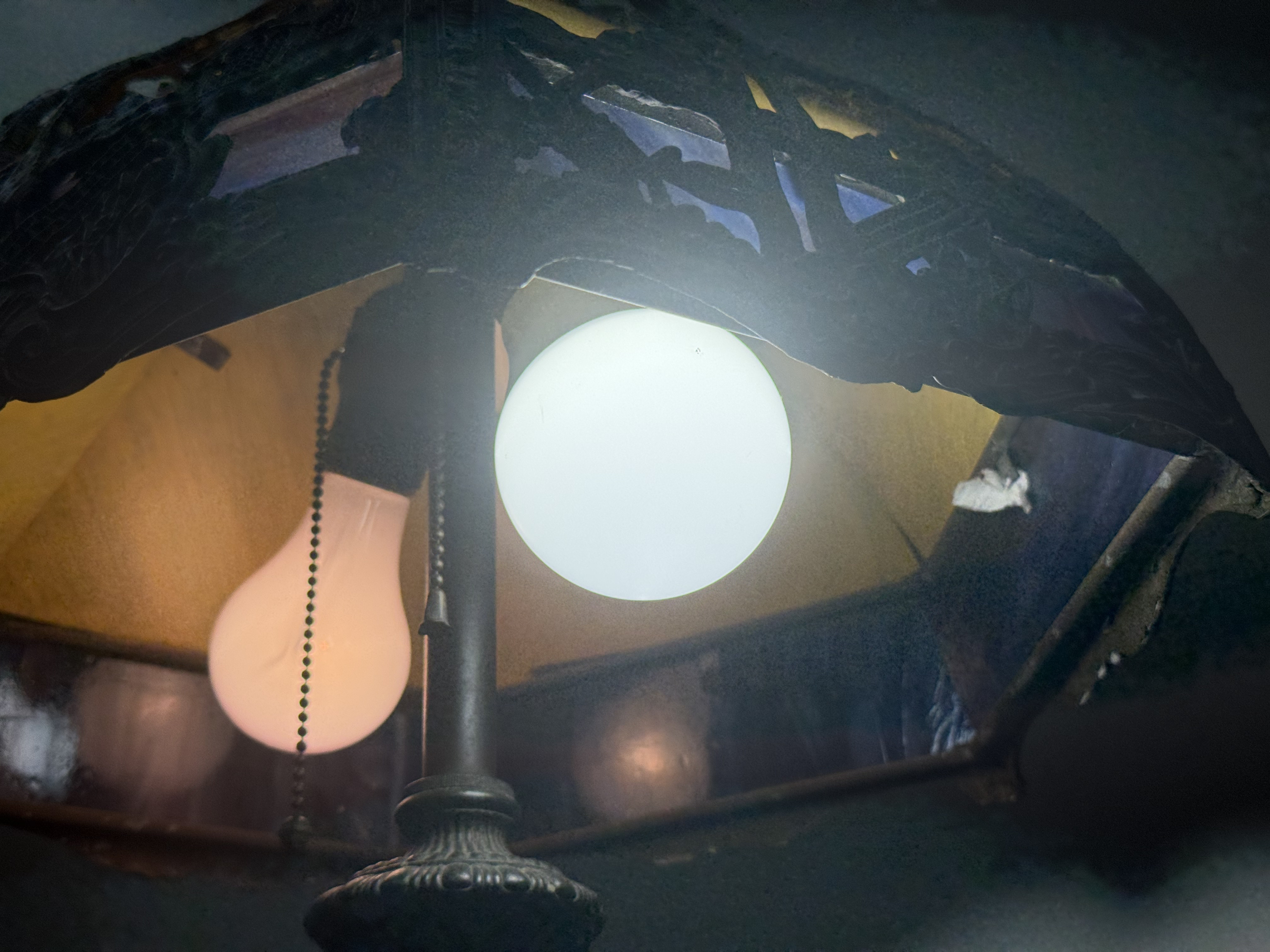 Scenic Overlay Two-Tone Slag Glass Lamp