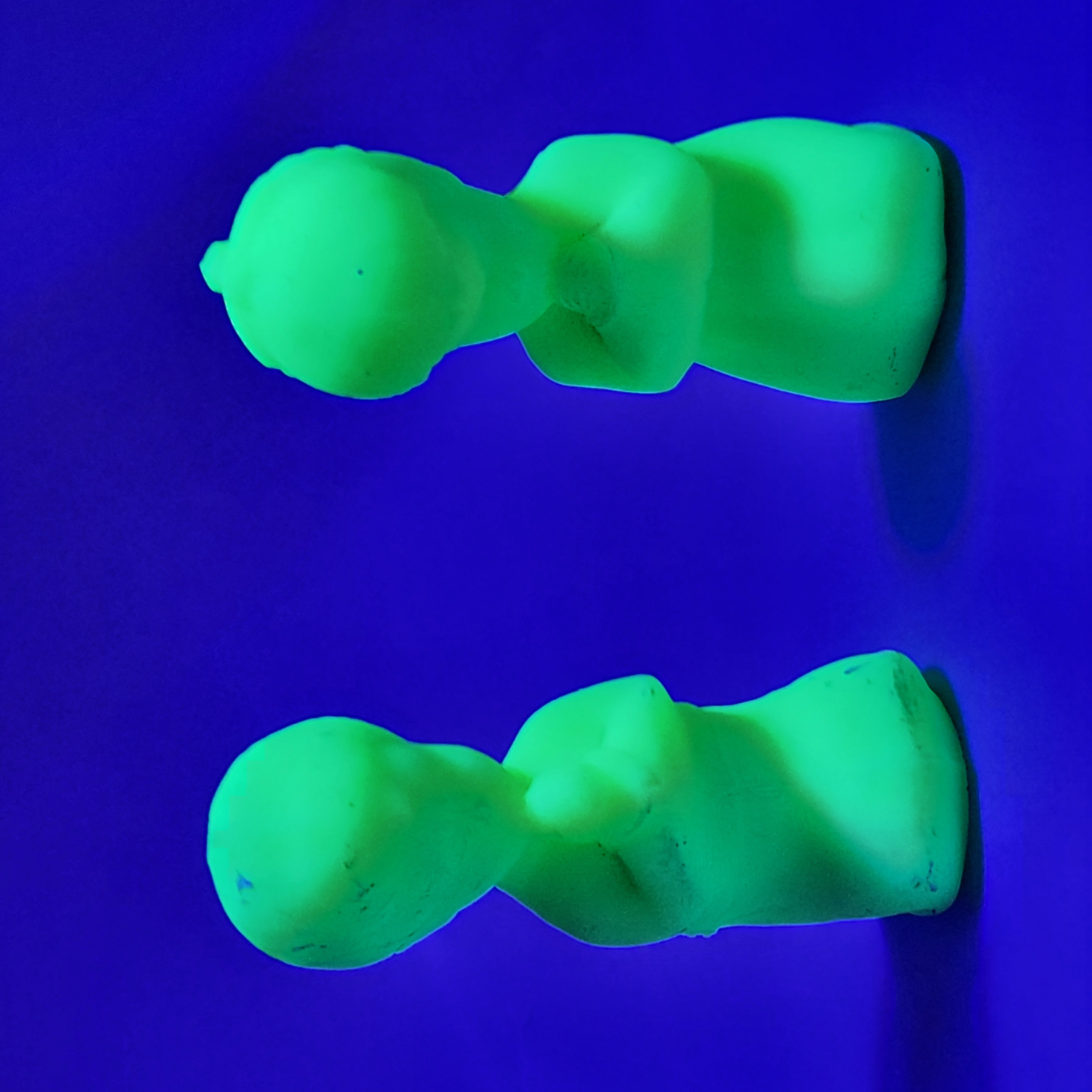 Fenton Uranium Glass Praying Children