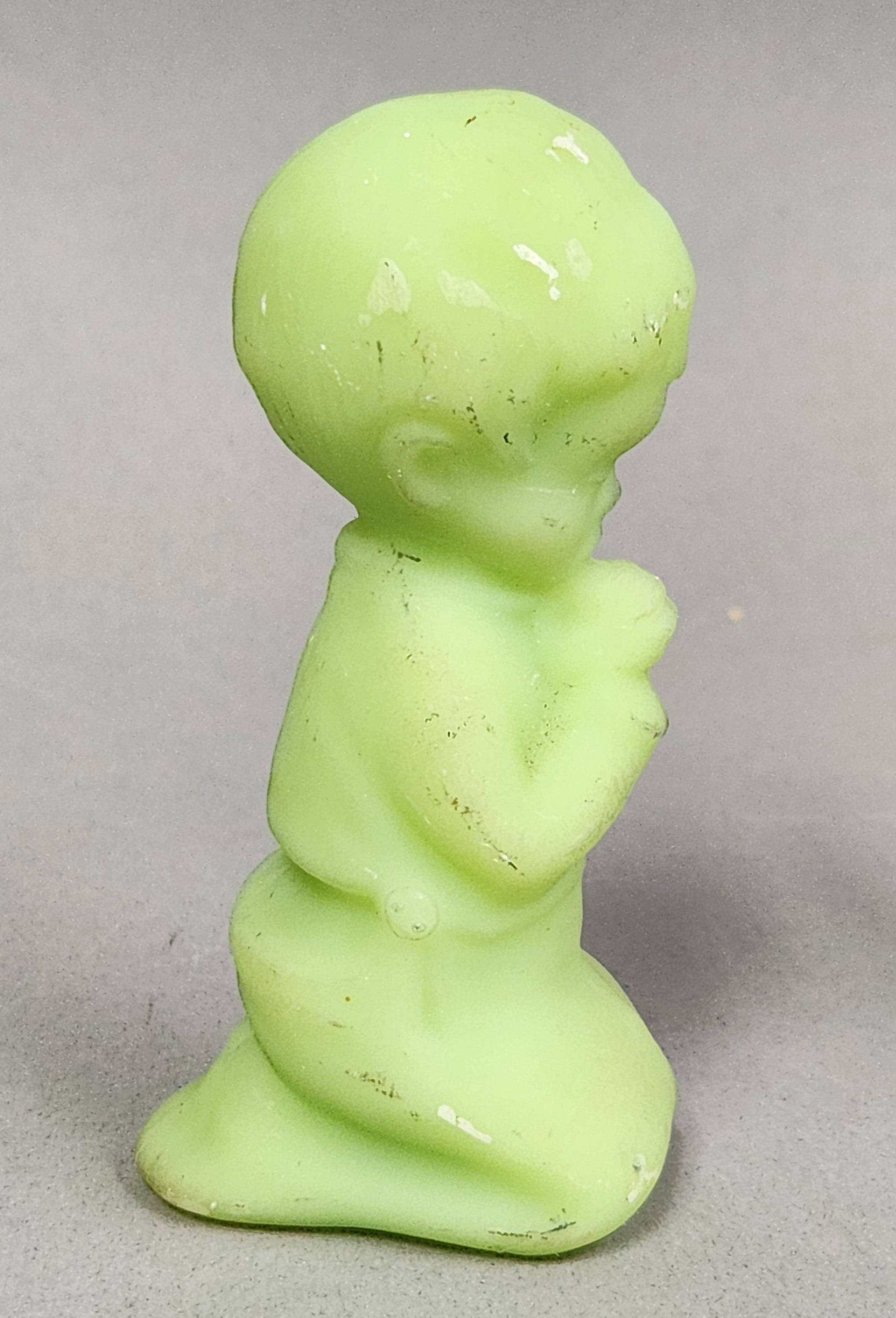 Fenton Uranium Glass Praying Children