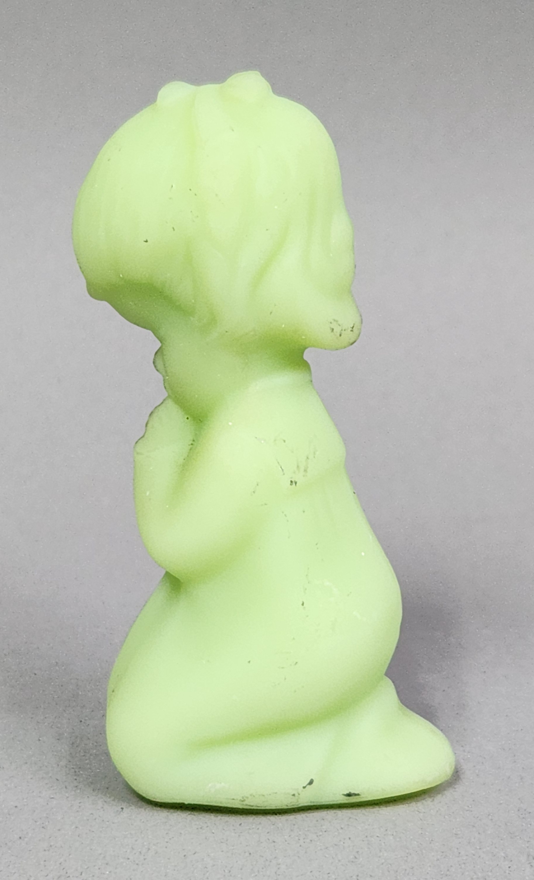 Fenton Uranium Glass Praying Children