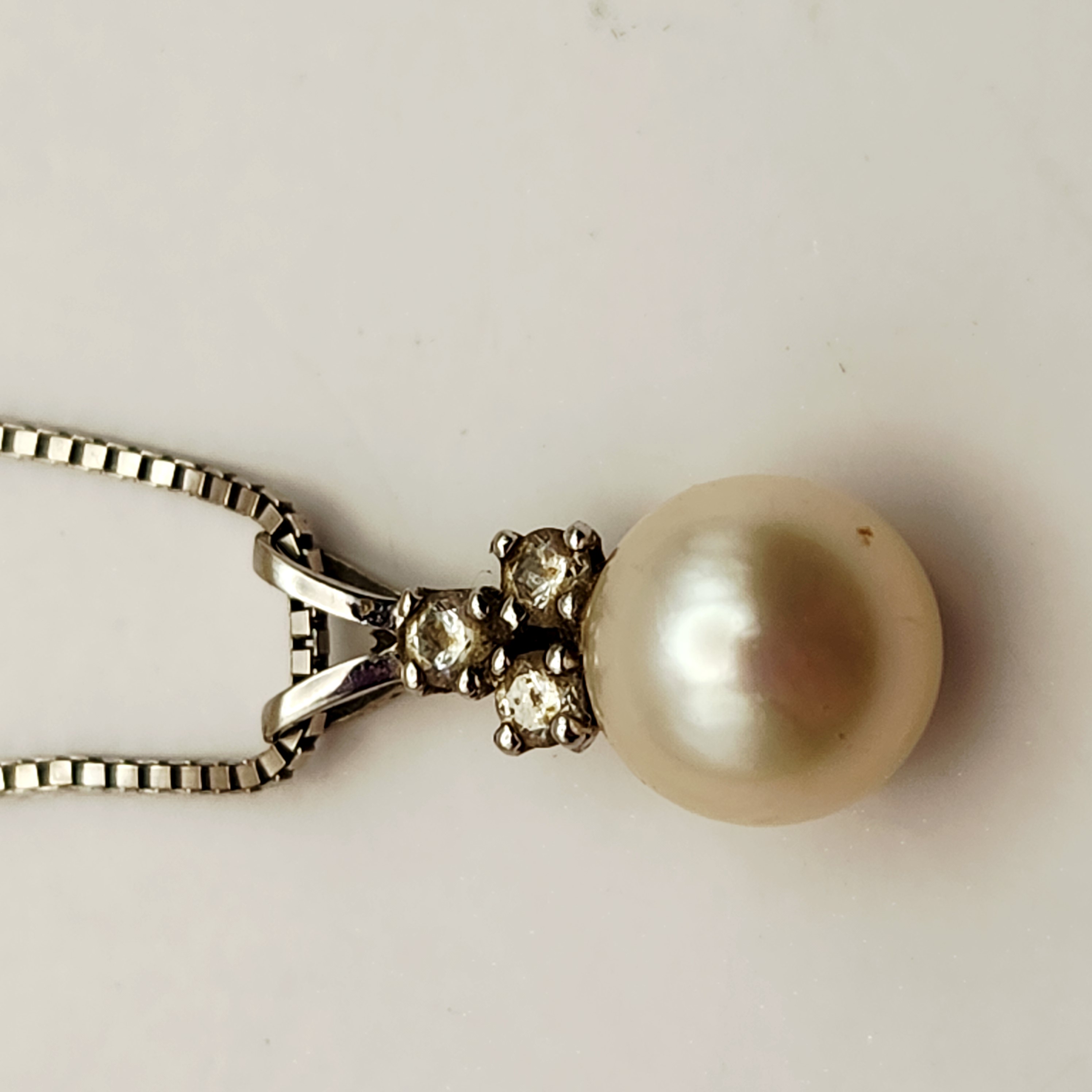 14K Gold Pearl Necklace 3.8 Grams