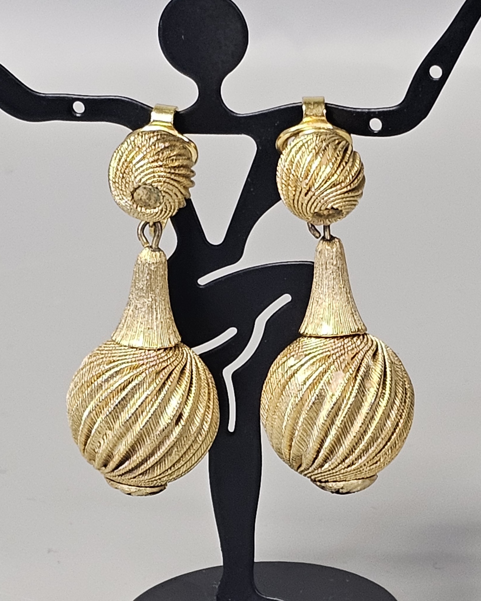Vintage Trifari Textured Drop Earrings