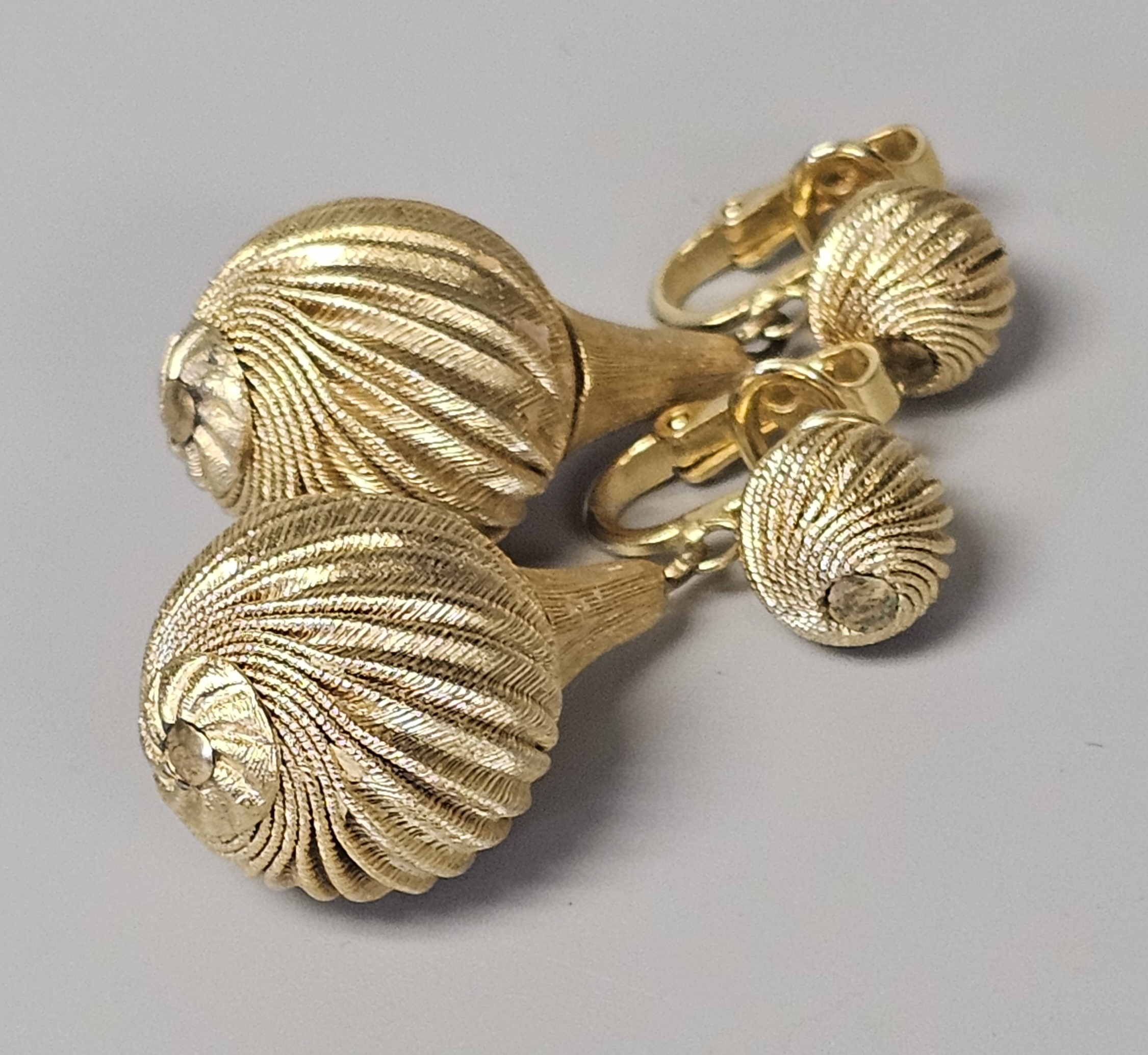 Vintage Trifari Textured Drop Earrings