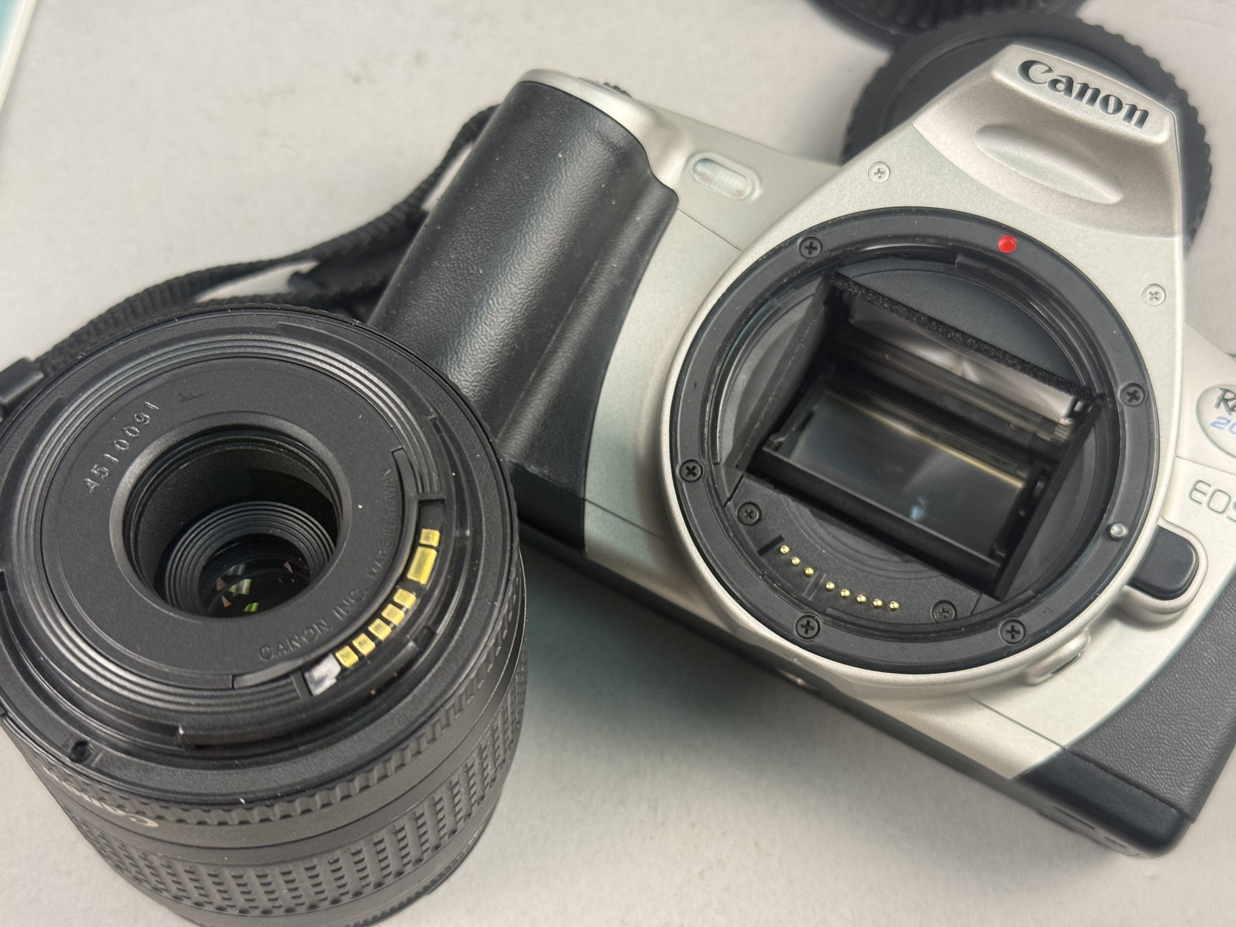 Canon Rebel 2000 35mm SLR Kit