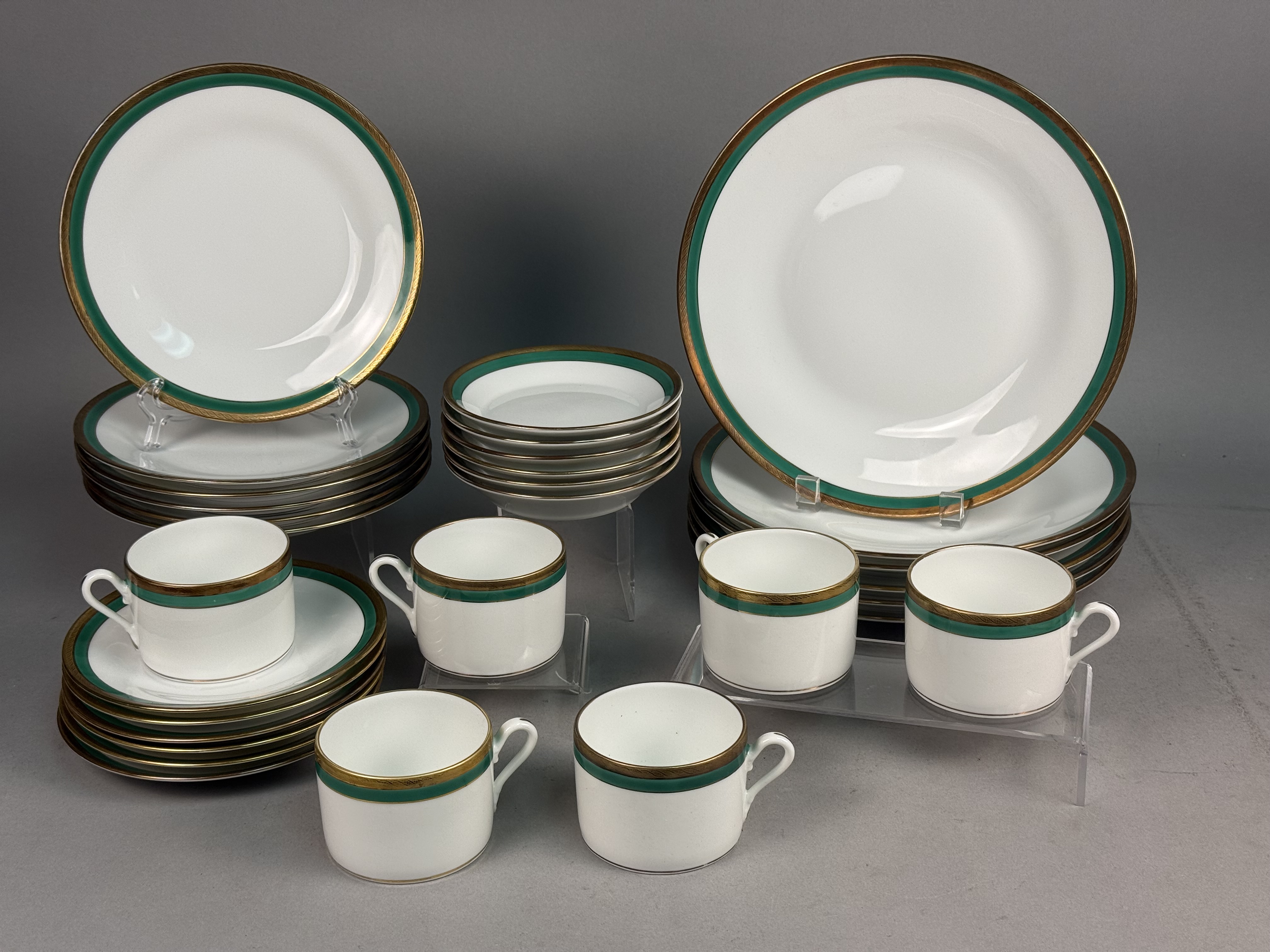 Richard Ginori Palermo Green Porcelain Dinner Service