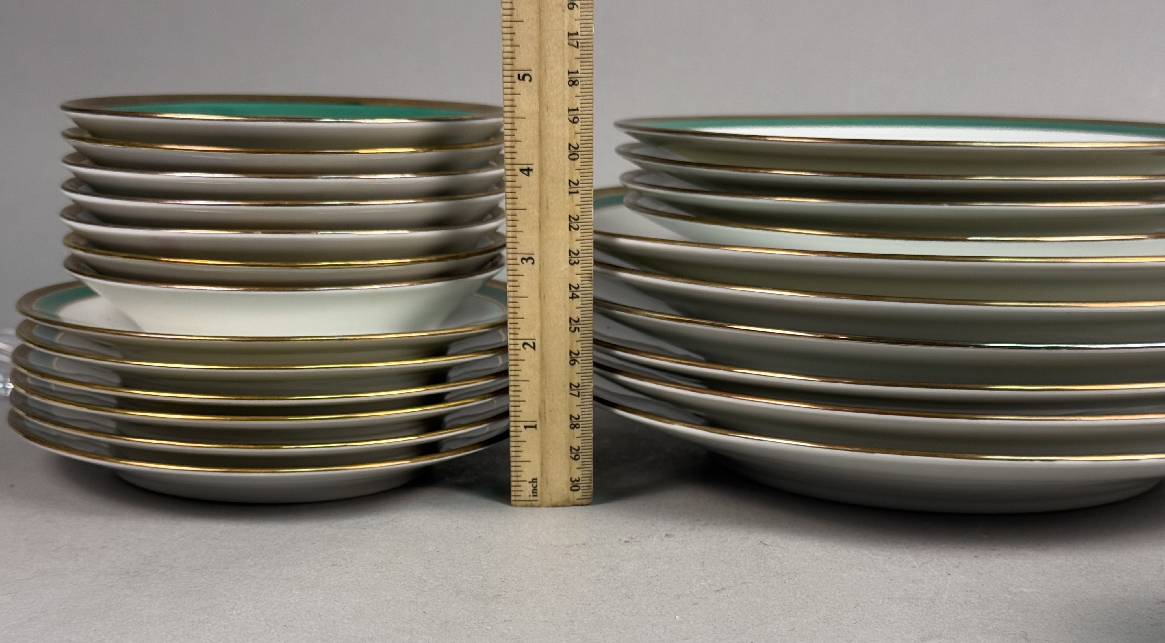Richard Ginori Palermo Green Porcelain Dinner Service