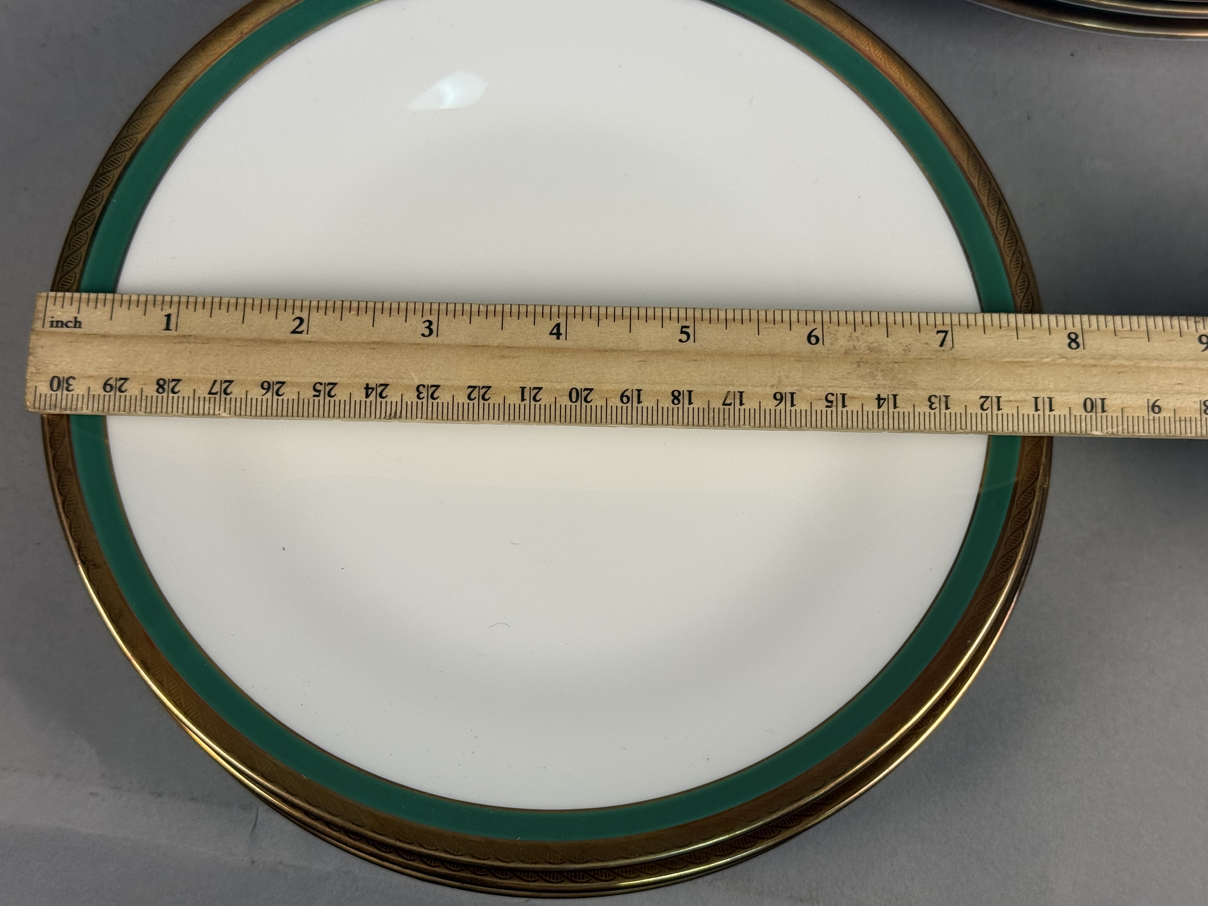 Richard Ginori Palermo Green Porcelain Dinner Service