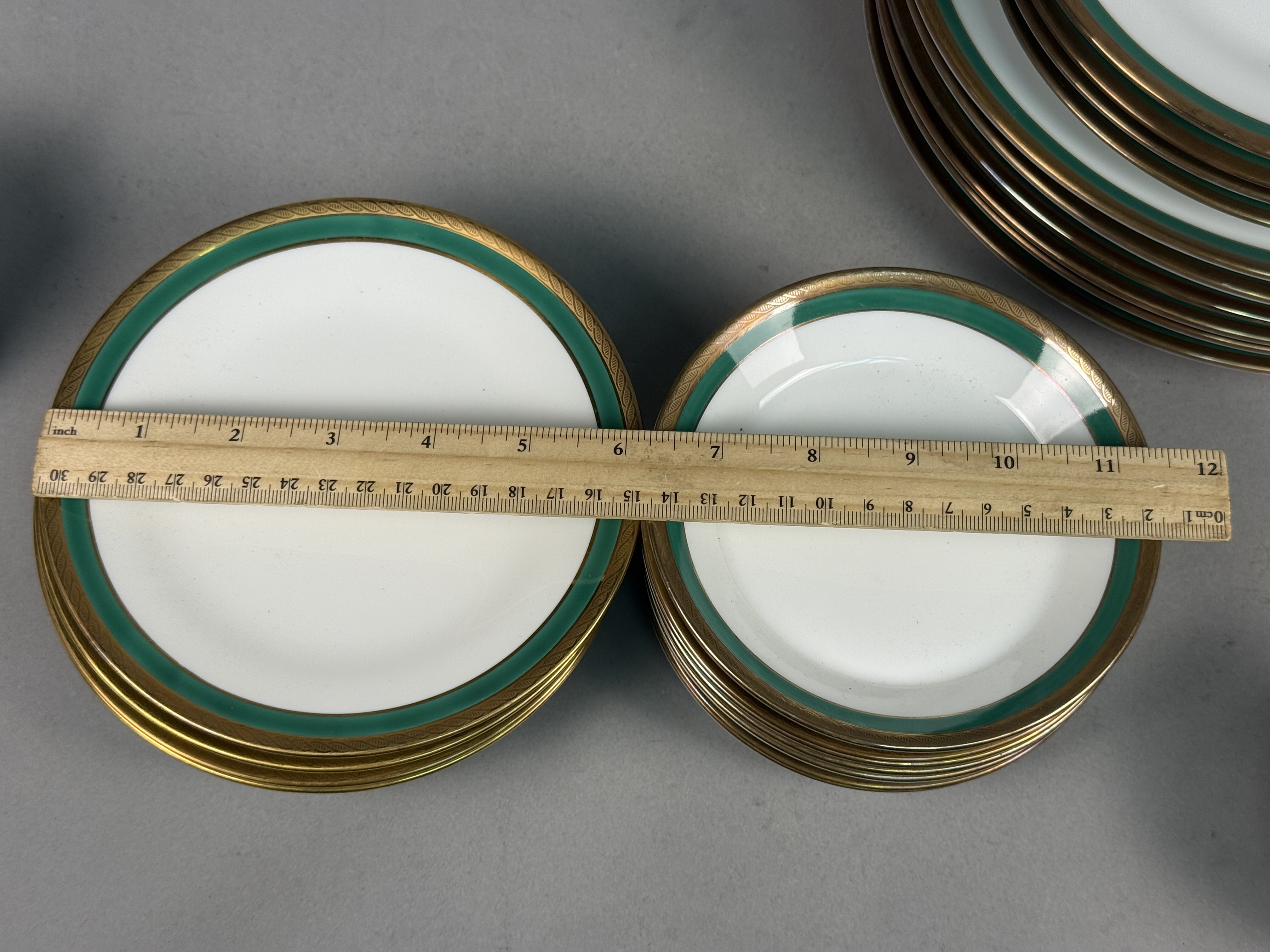 Richard Ginori Palermo Green Porcelain Dinner Service