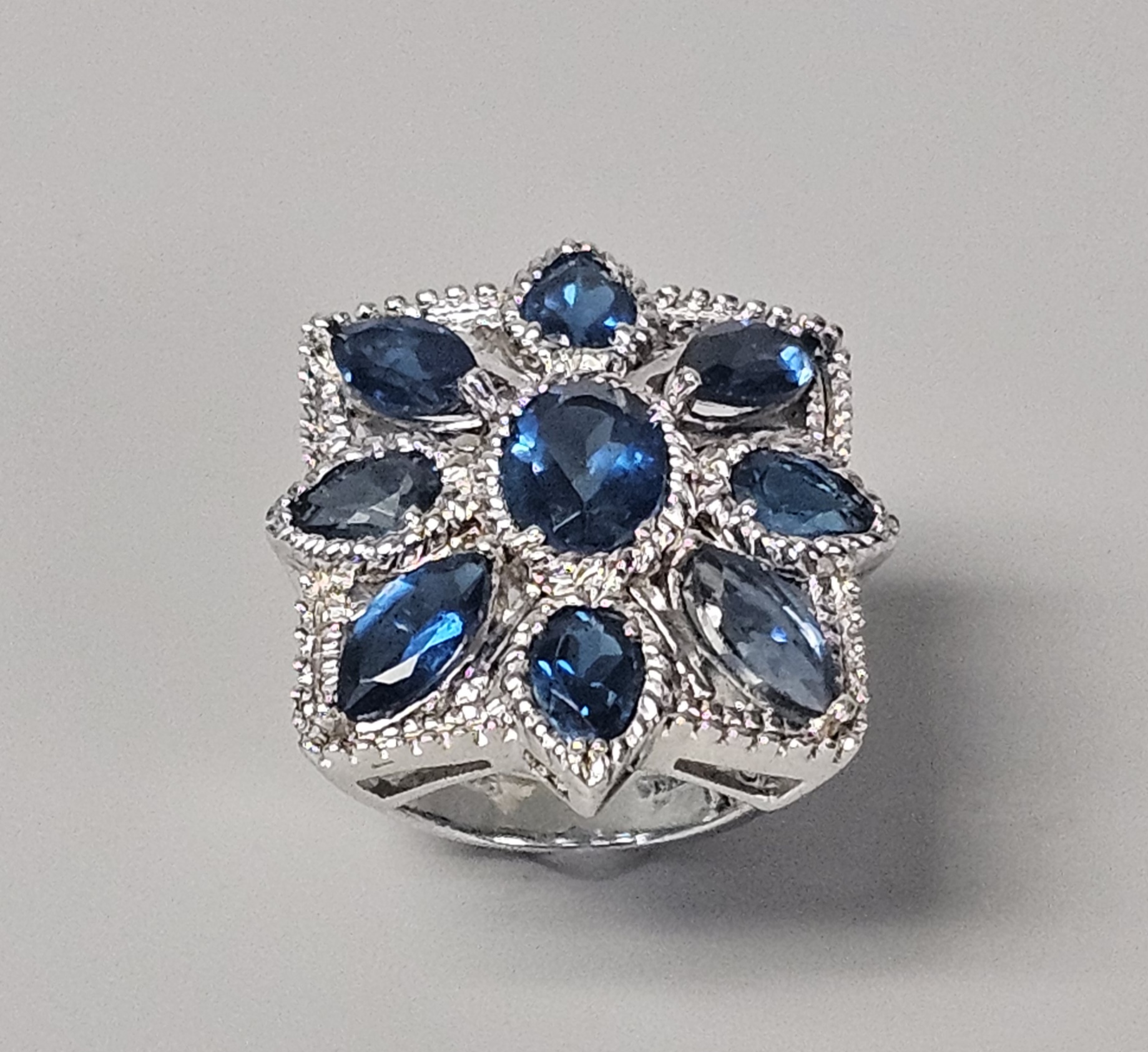 IST Sterling Blue Cluster Cocktail Ring 9.5 Grams