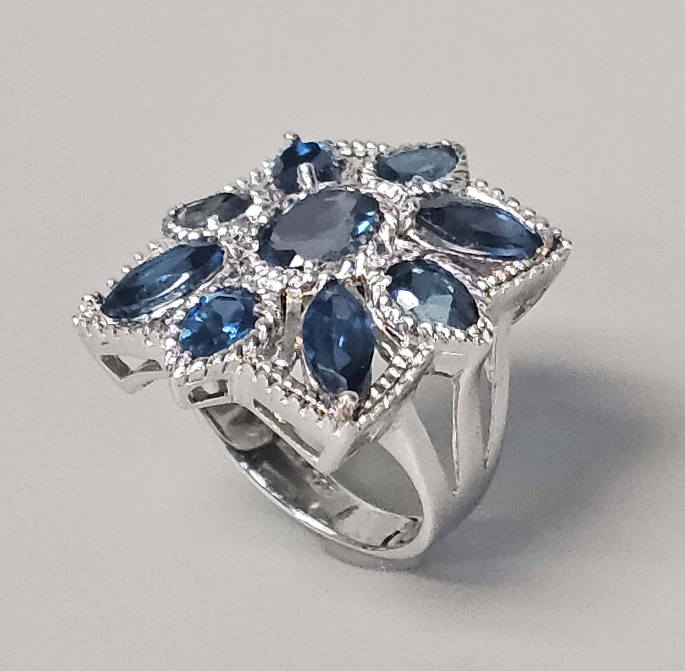 IST Sterling Blue Cluster Cocktail Ring 9.5 Grams