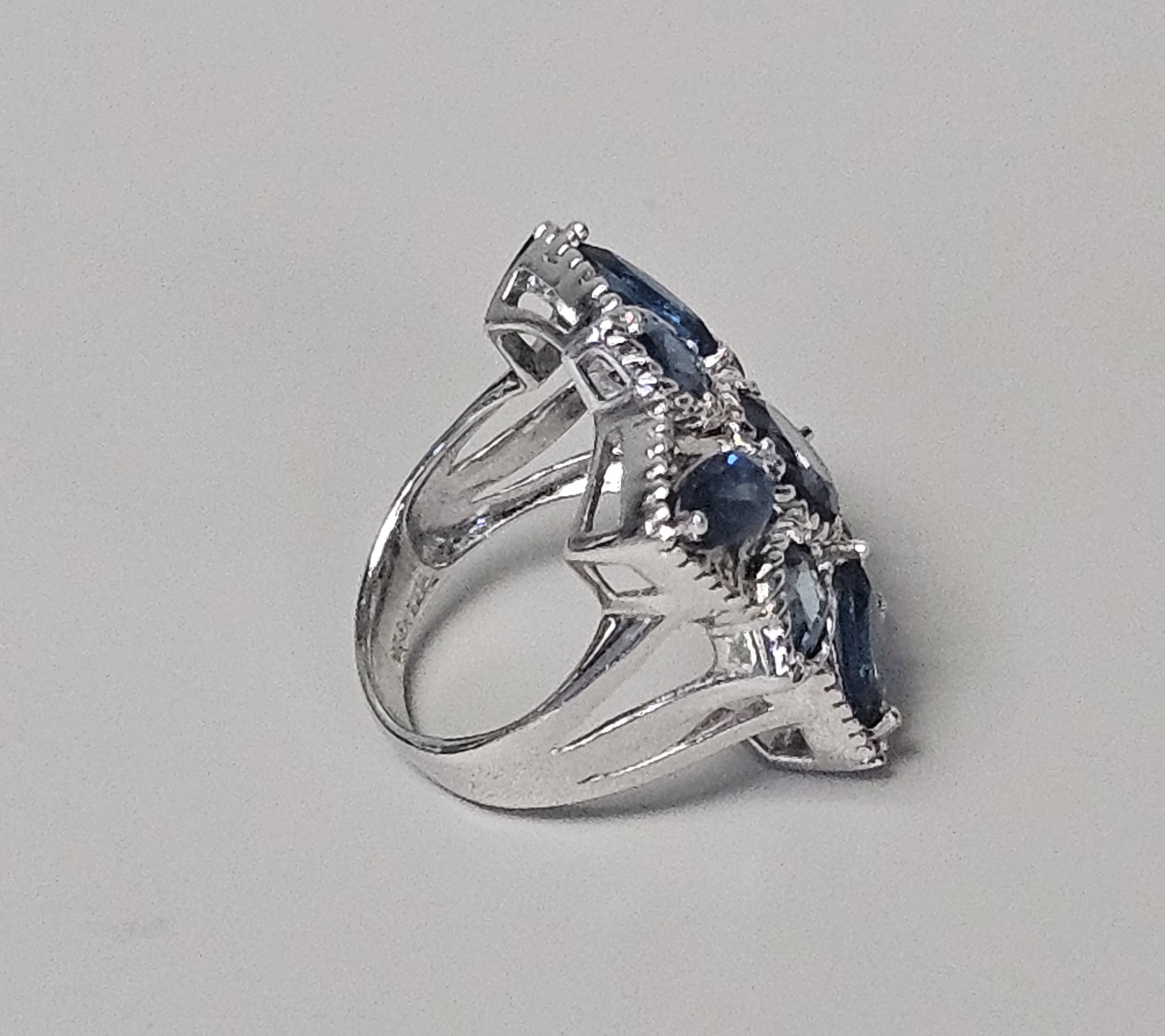 IST Sterling Blue Cluster Cocktail Ring 9.5 Grams
