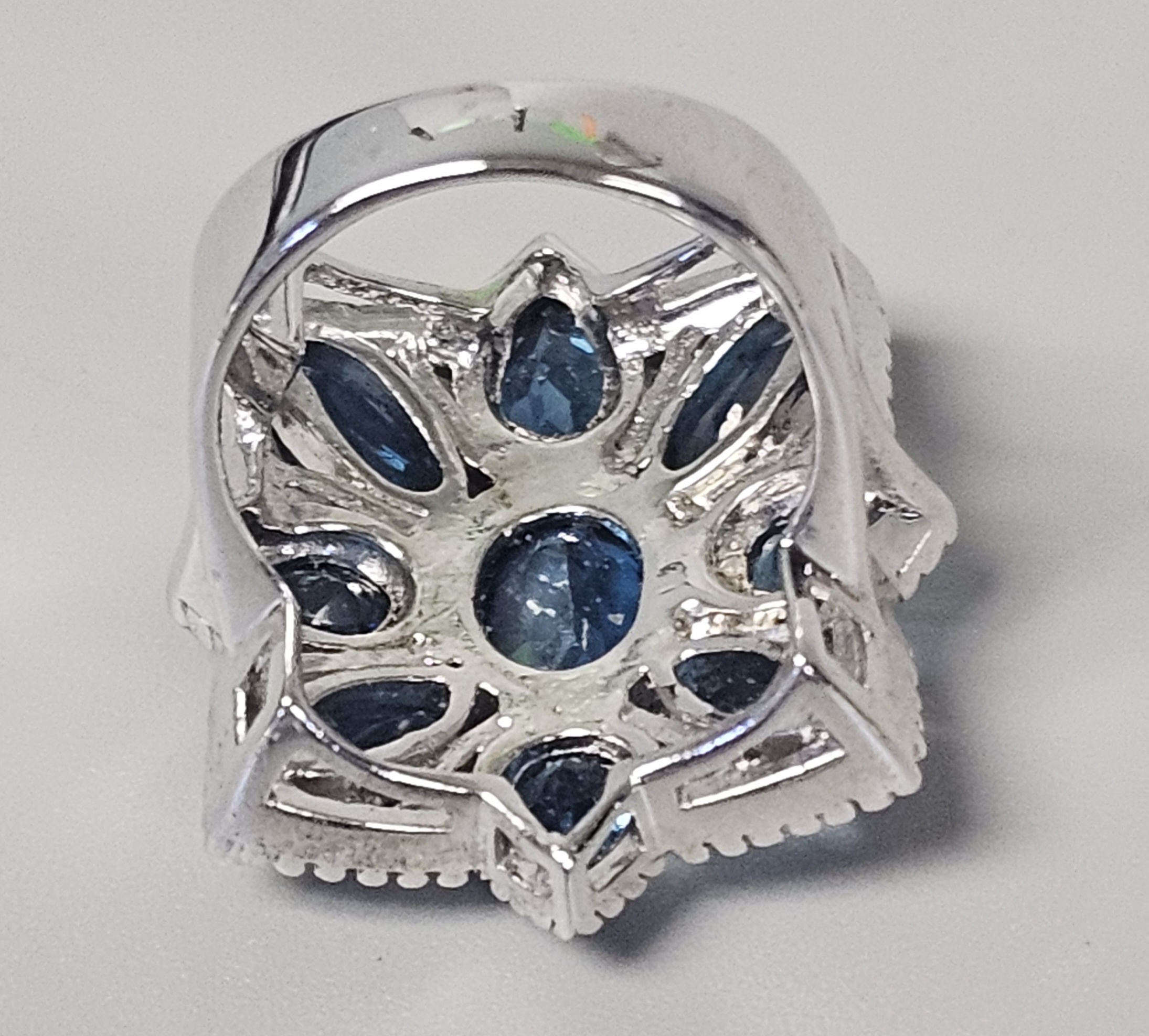 IST Sterling Blue Cluster Cocktail Ring 9.5 Grams