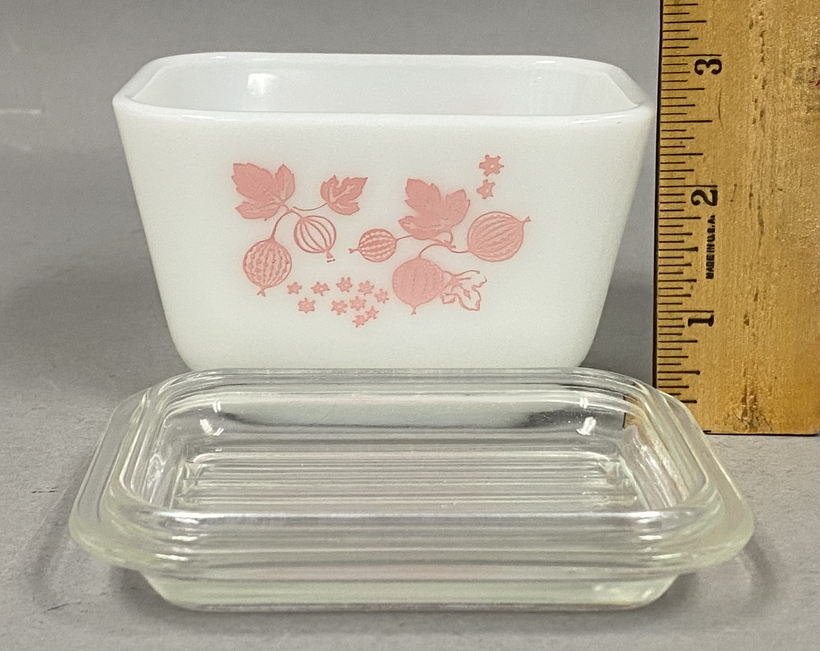 Pyrex Gooseberry Pink Glass Refrigerator Dish