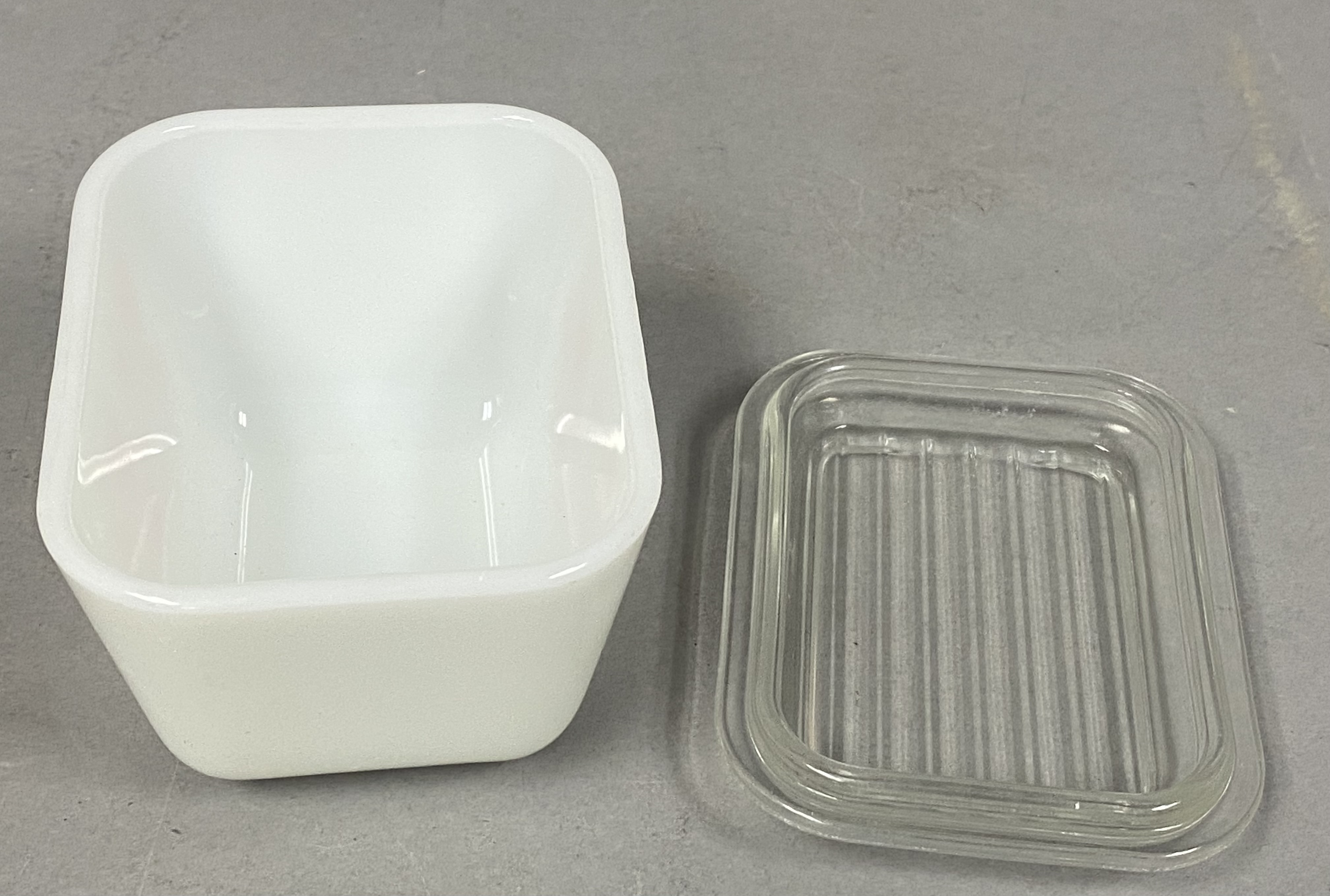 Pyrex Gooseberry Pink Glass Refrigerator Dish