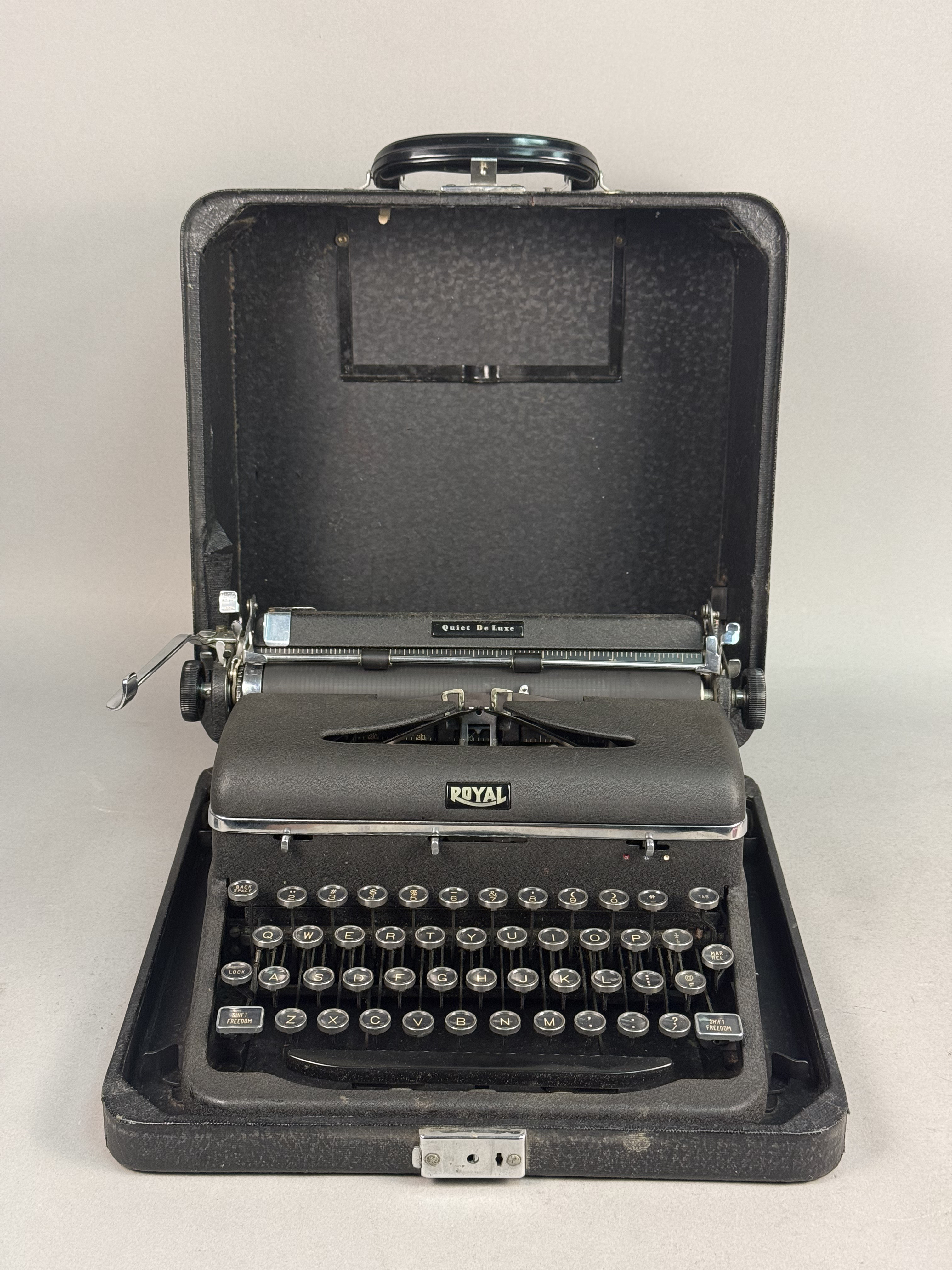 Royal Quiet De Luxe Crinkle Portable Typewriter
