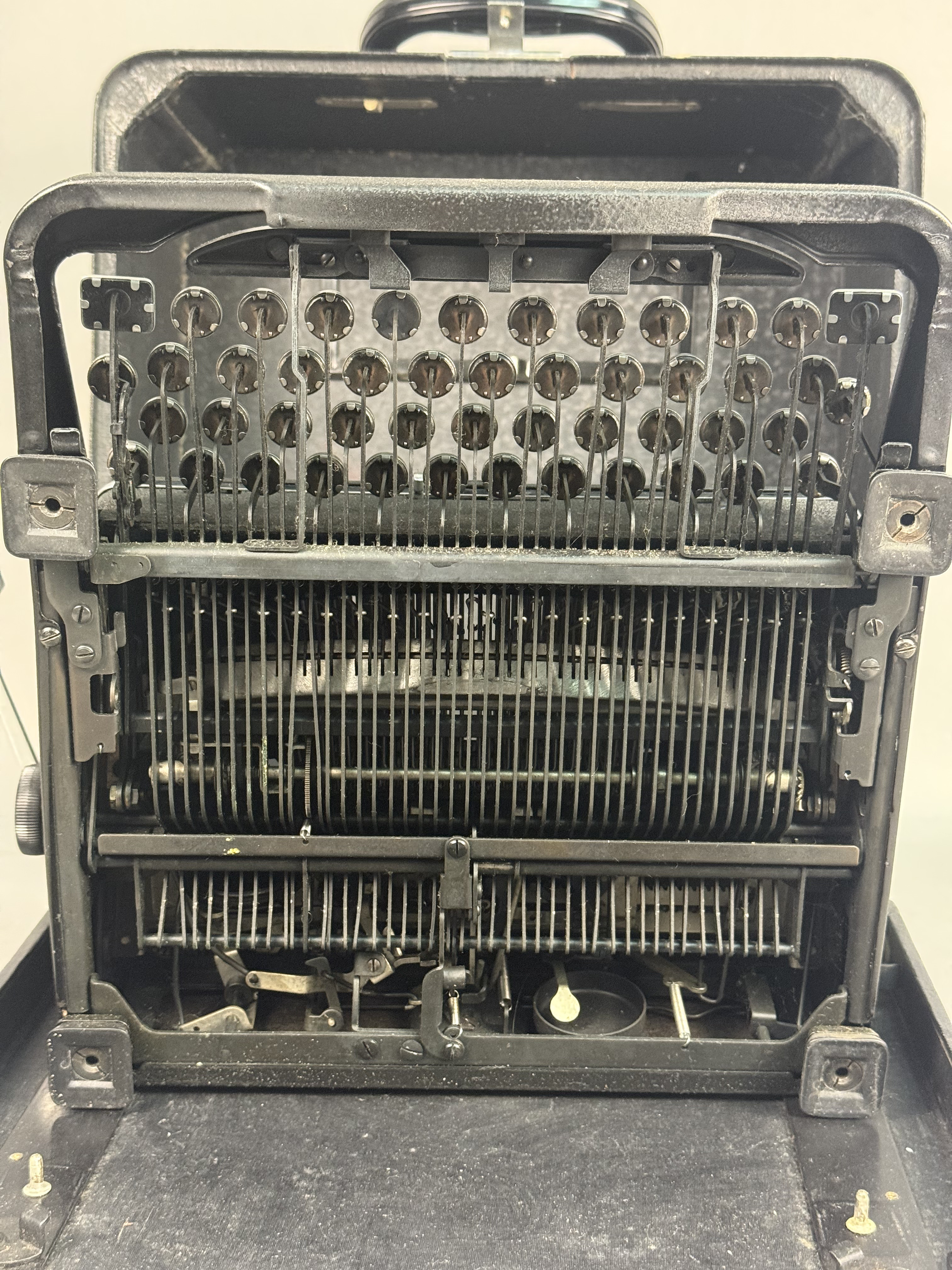 Royal Quiet De Luxe Crinkle Portable Typewriter