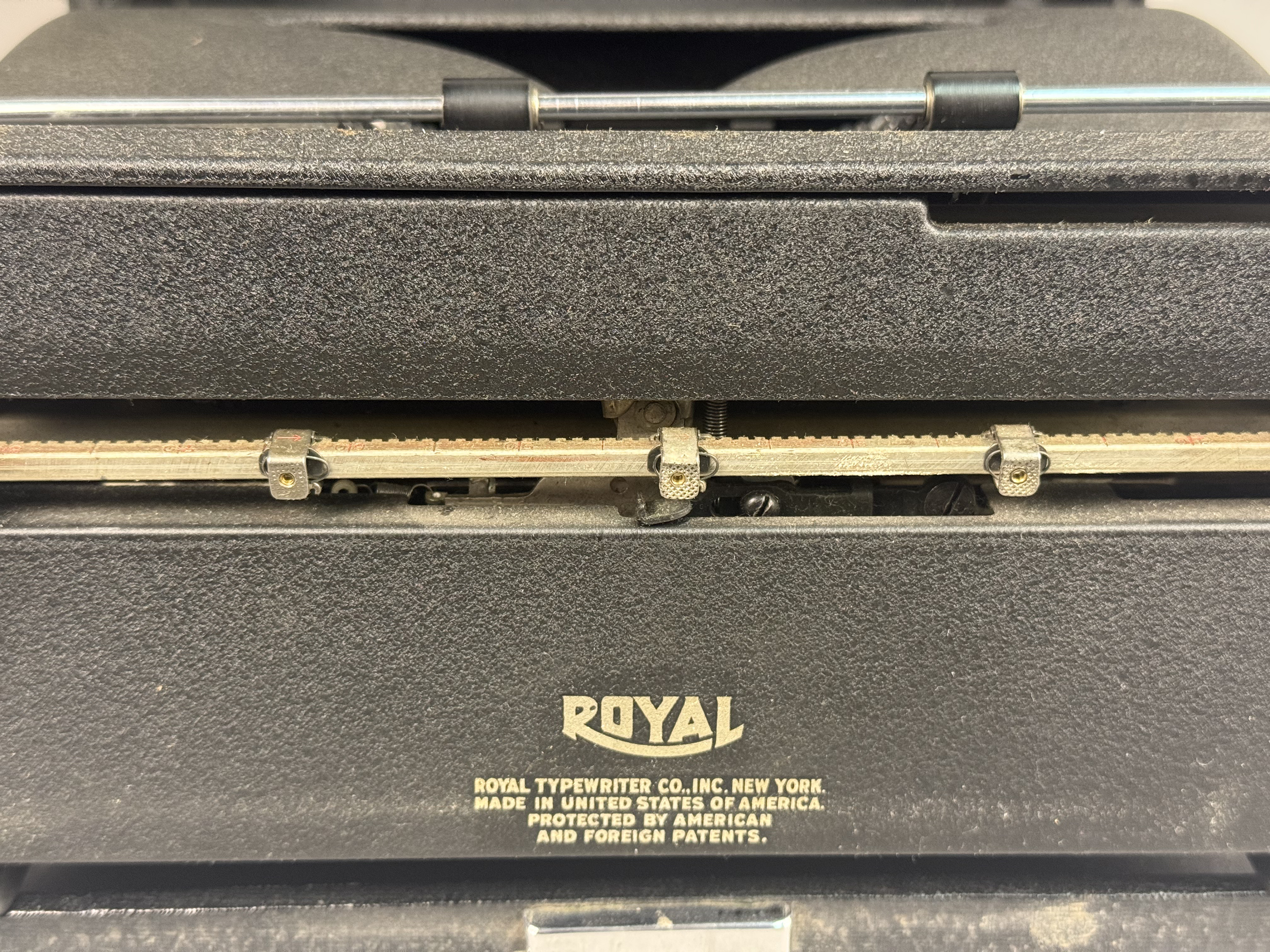 Royal Quiet De Luxe Crinkle Portable Typewriter