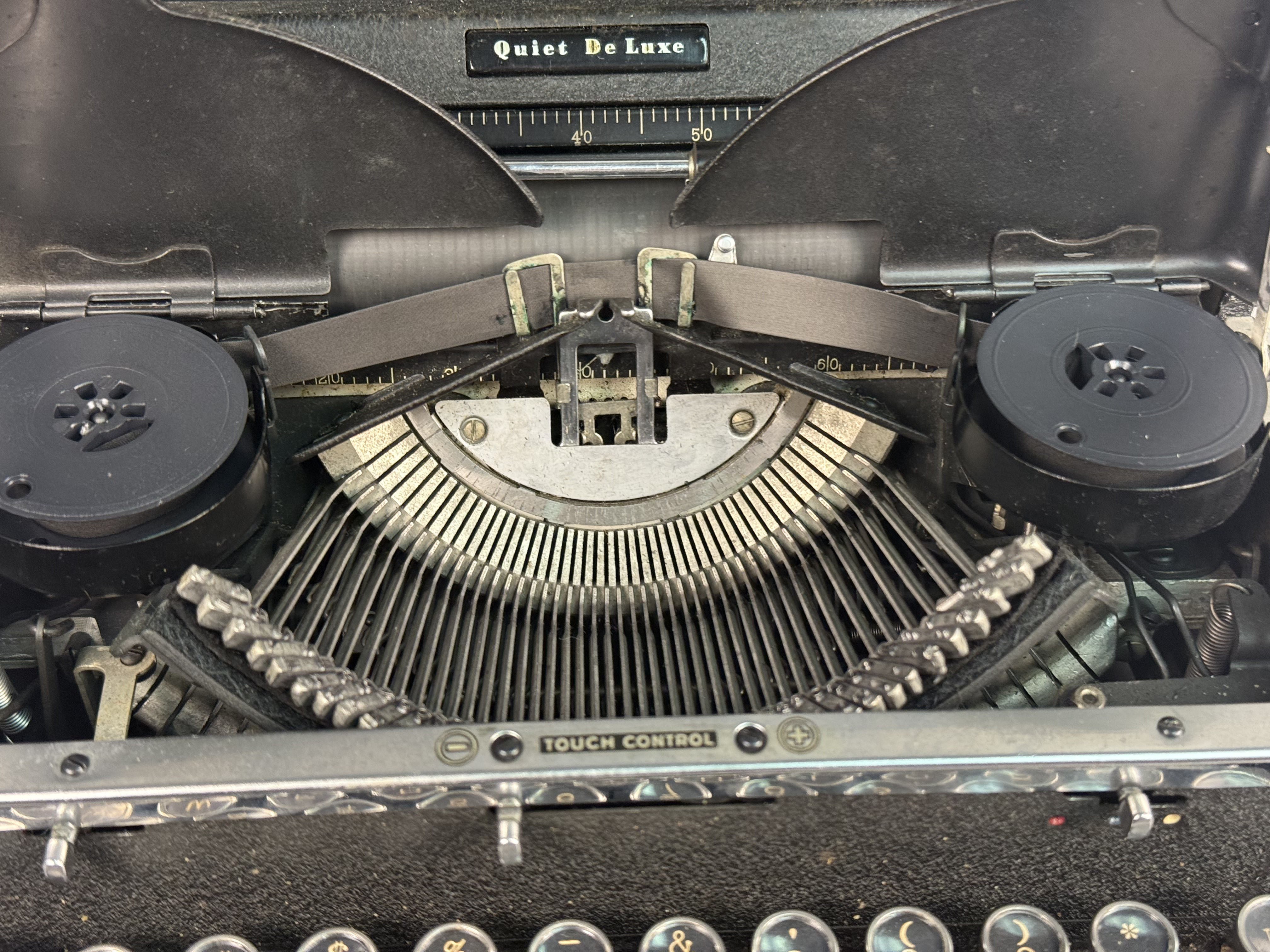 Royal Quiet De Luxe Crinkle Portable Typewriter