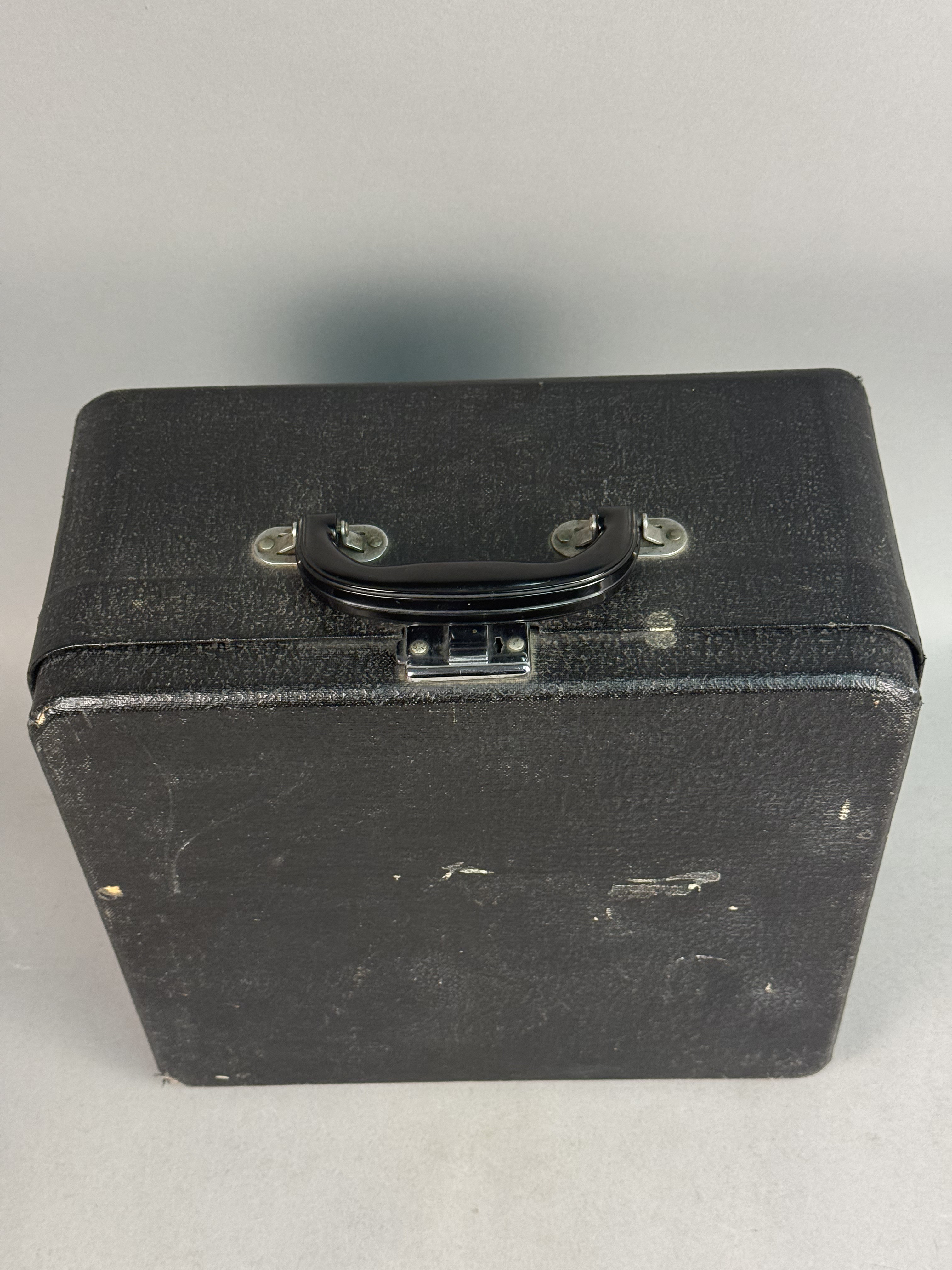 Royal Quiet De Luxe Crinkle Portable Typewriter
