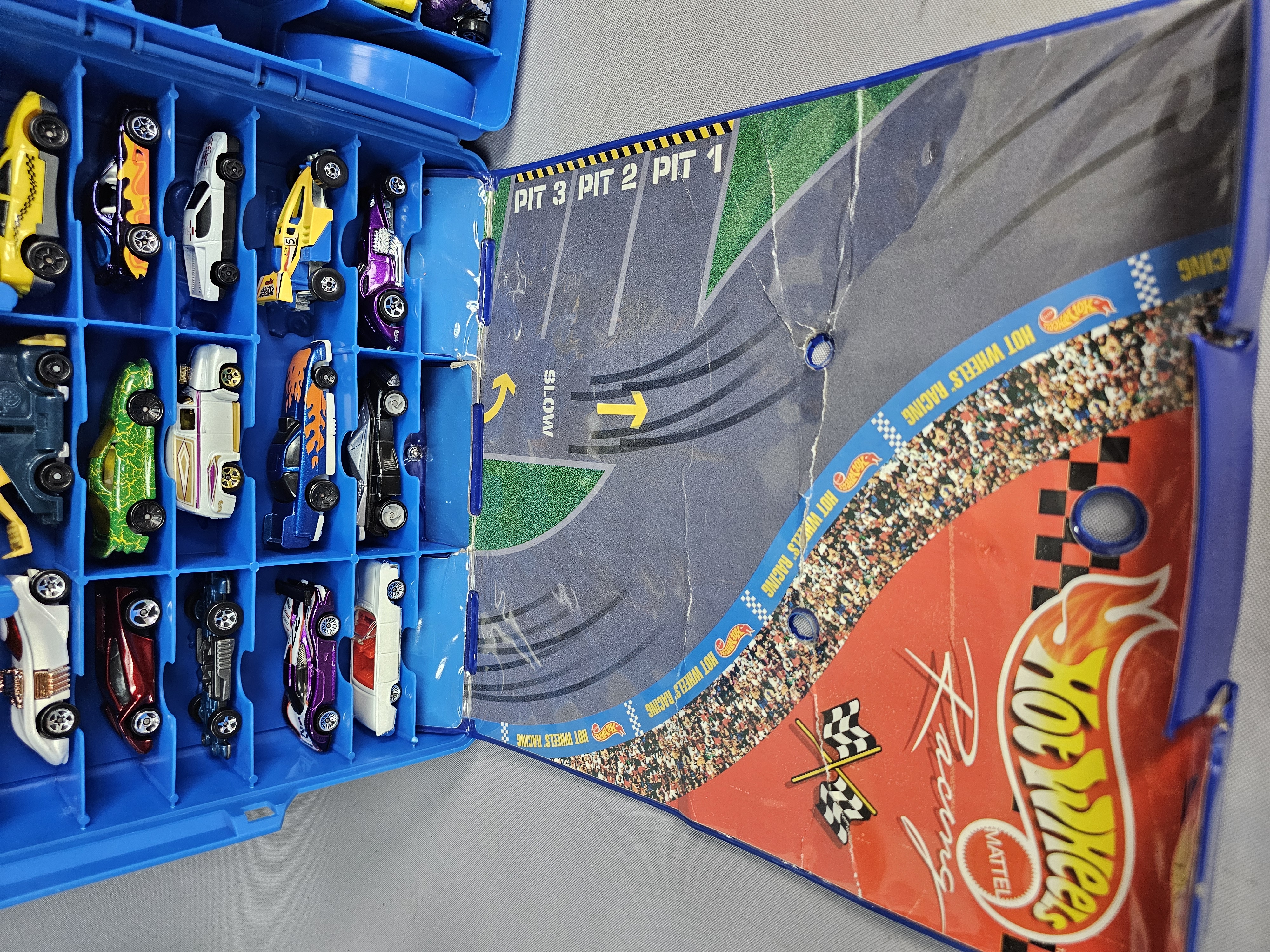 Hot Wheels Rolling Case & Car Collection