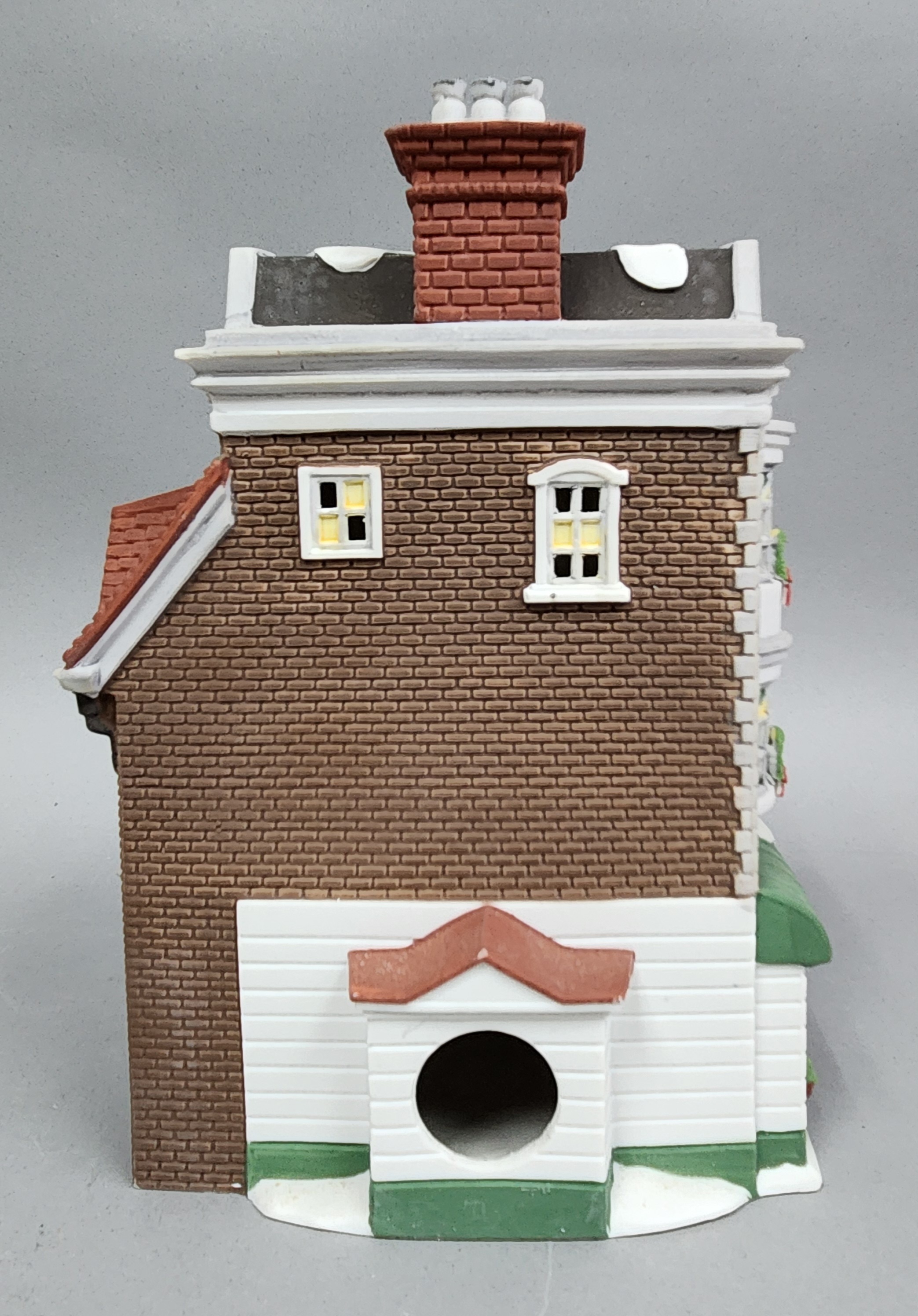 Department 56 Crown & Cricket Inn