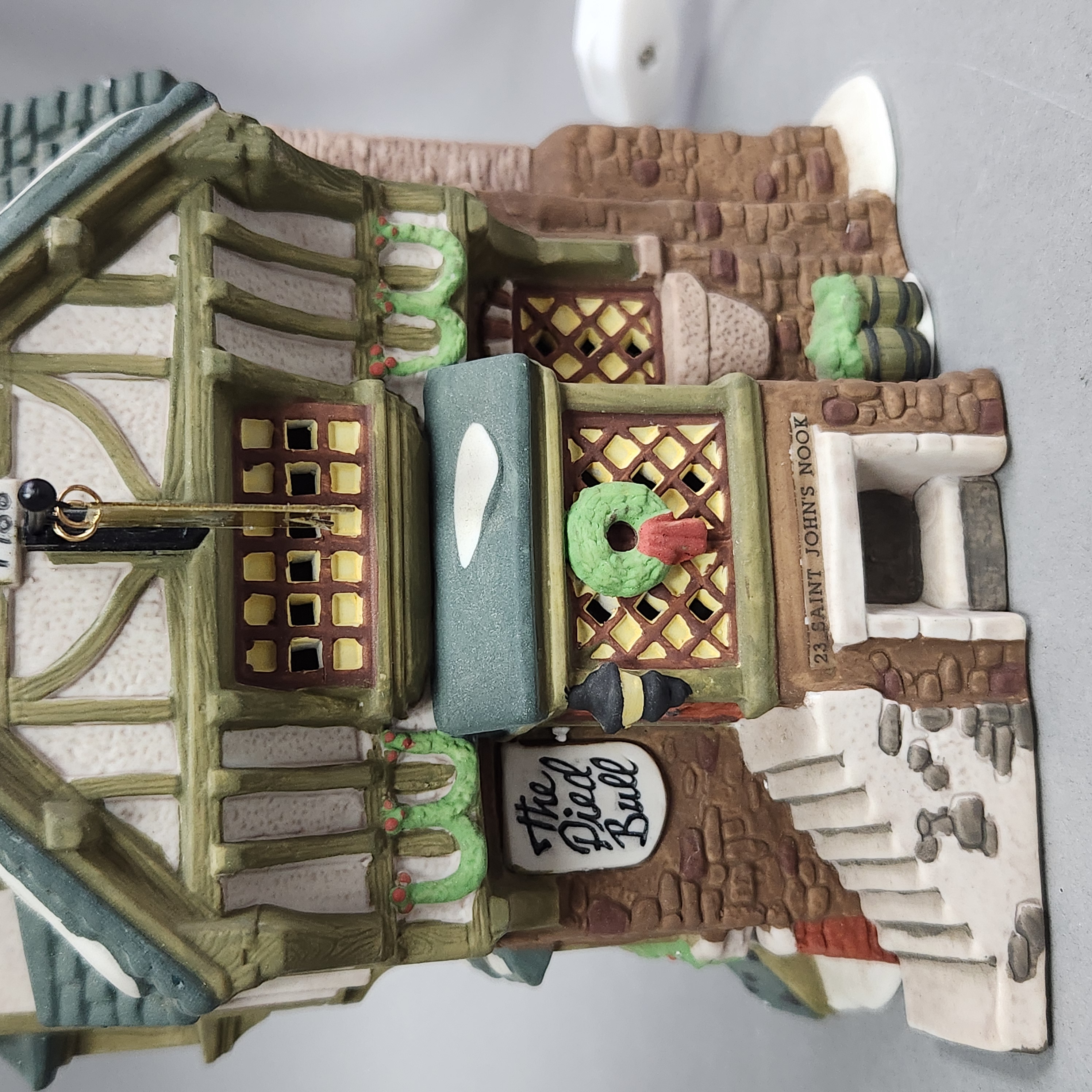 Department 56 Pied Bull Inn