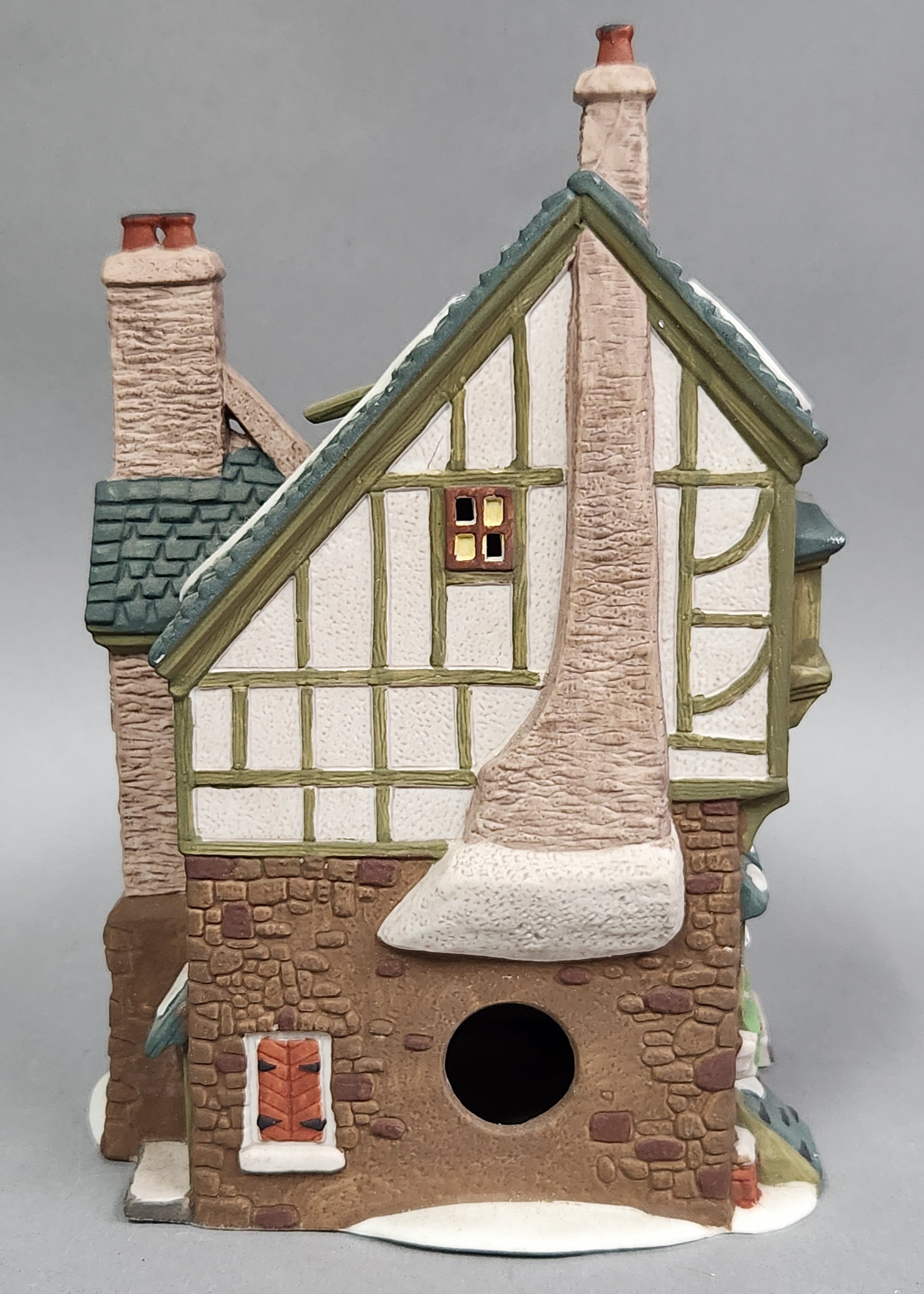 Department 56 Pied Bull Inn